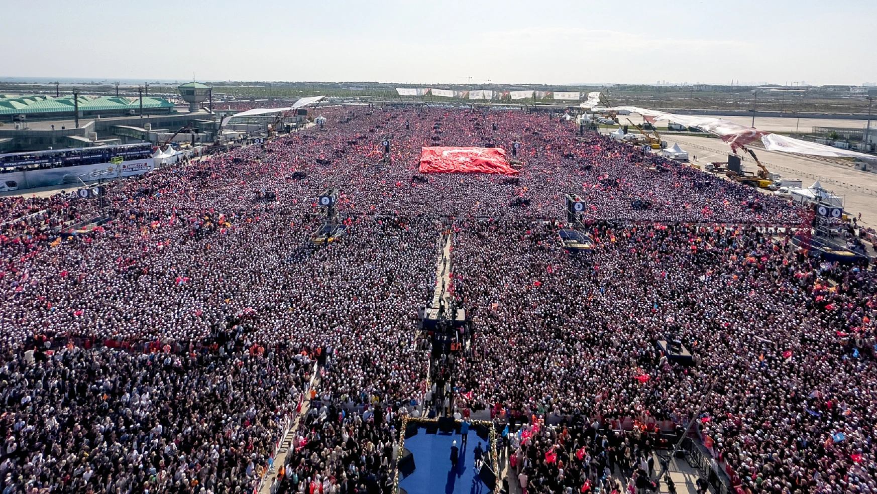 AK Parti İstanbul Mitingine 1 milyon 700 bin katılım
