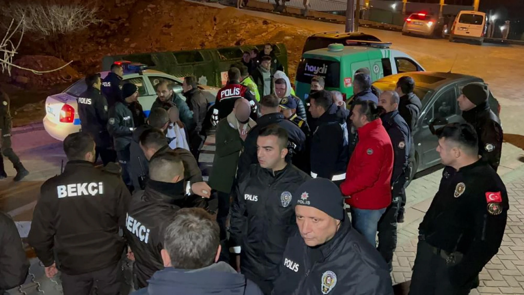 Aksaray'da alkollü şahıslar polise saldırdı