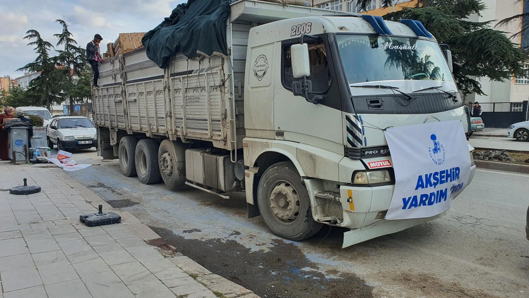 Akşehir Belediyesi yardımlara devam ediyor