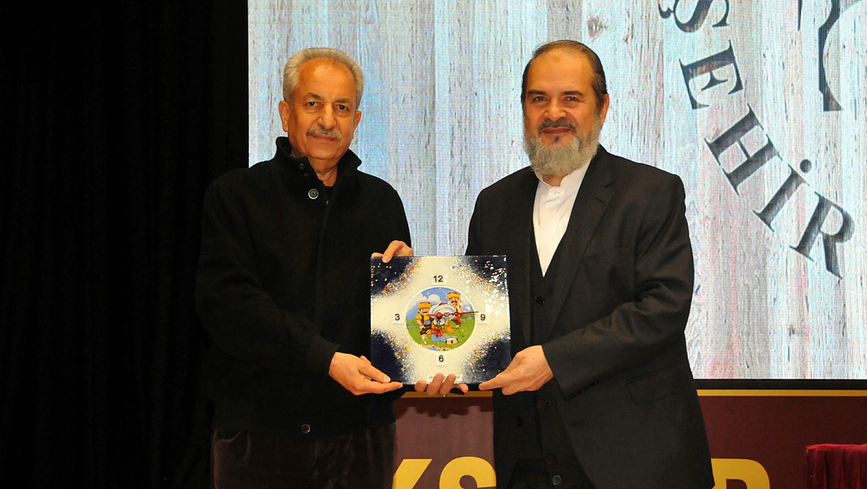 Akşehir'de 'Değişen Dünya Müslüman Şahsiyeti' konulu konferansı verildi