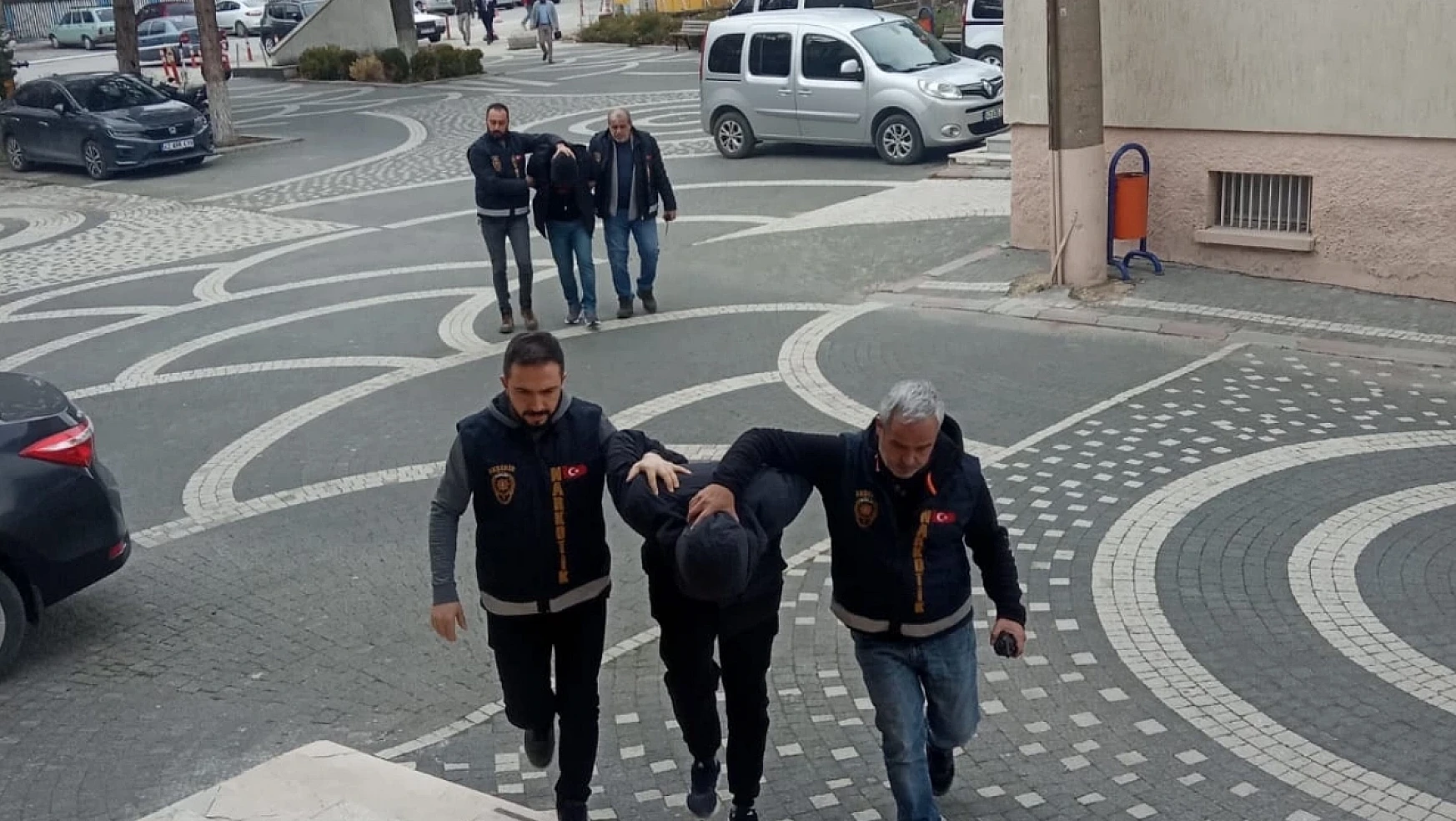 Akşehir'de uyuşturucu operasyonu: 2 tutuklama