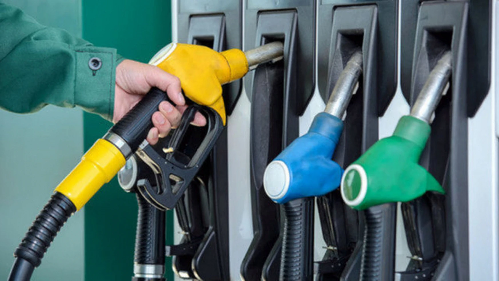 Araç sahiplerini yıkan haber: Benzin ve motorinde zamlı fiyatlar açıklandı