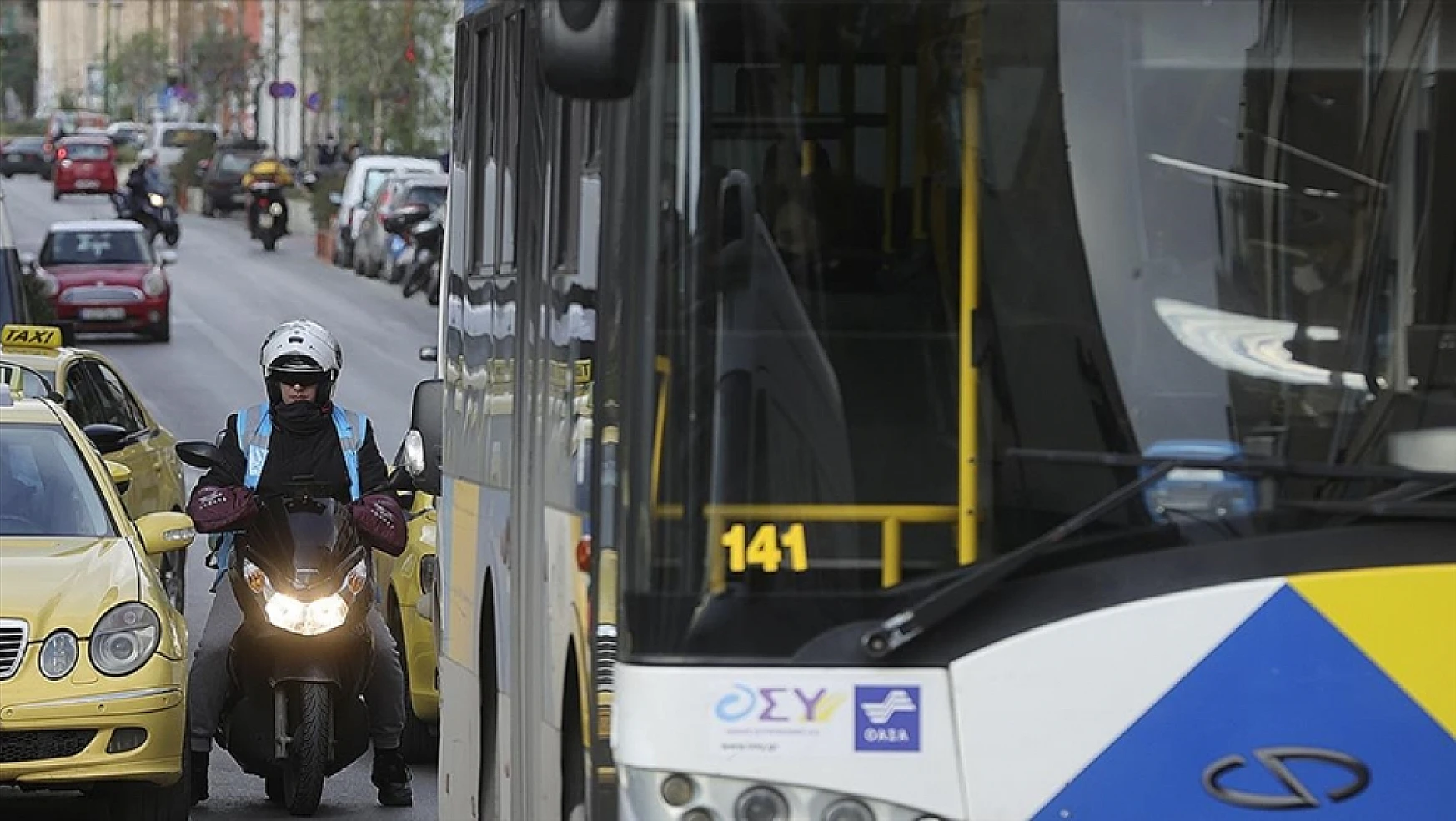 Atina'da otobüs şoförlerinden eylem