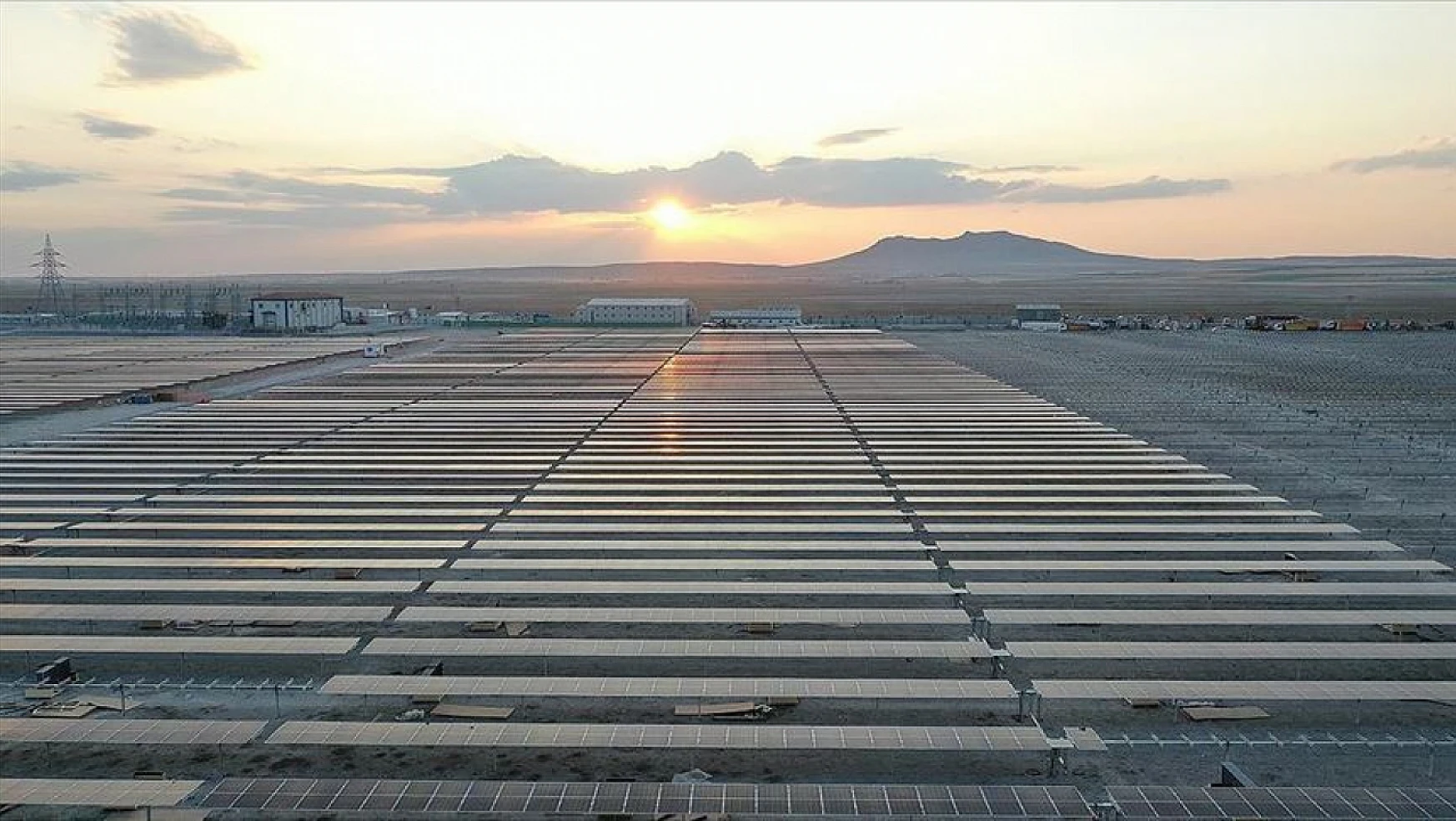 Avrupa'nın en büyük güneş enerji santrali Konya'da açılıyor