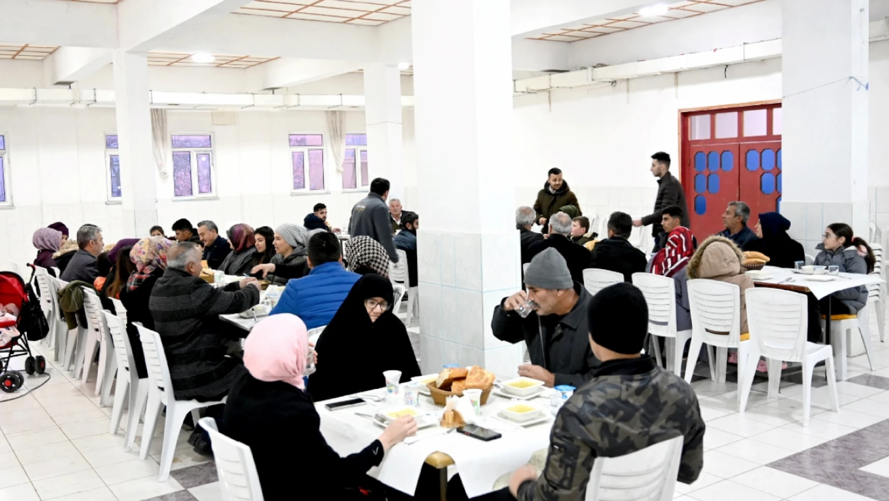 Başkan Tutal ve Atalay depremzede aileler ile iftar açtı