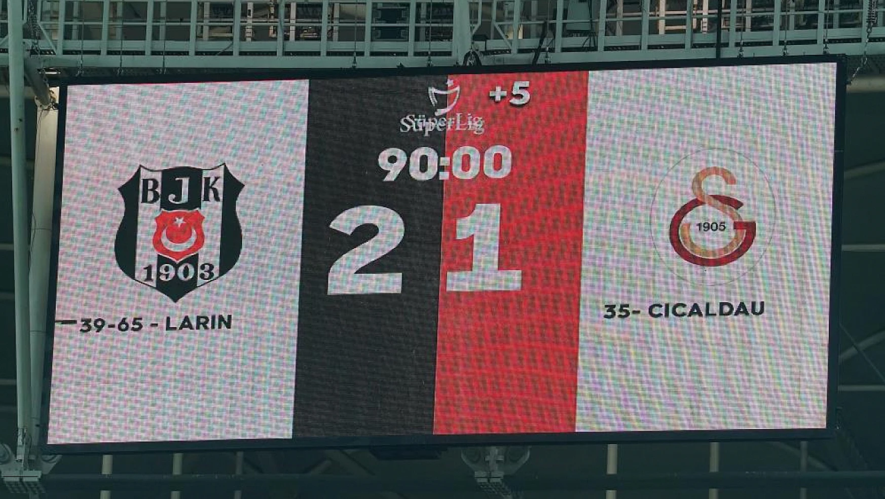 Beşiktaş evinde Galatasaray'a yenilmiyor