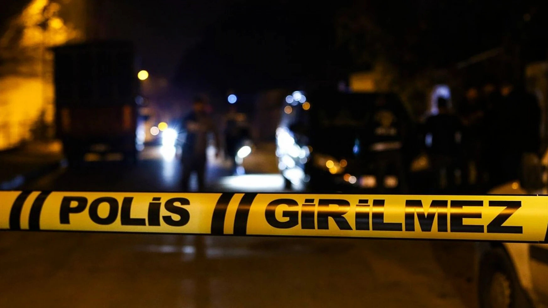 Beyoğlu'nda yanan binada 1 kişi ölü bulundu