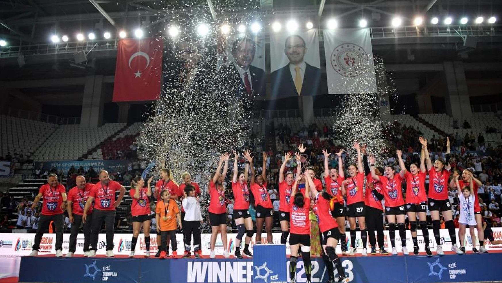 Bir Türk takımı ilk kez Avrupa kupasını kazandı