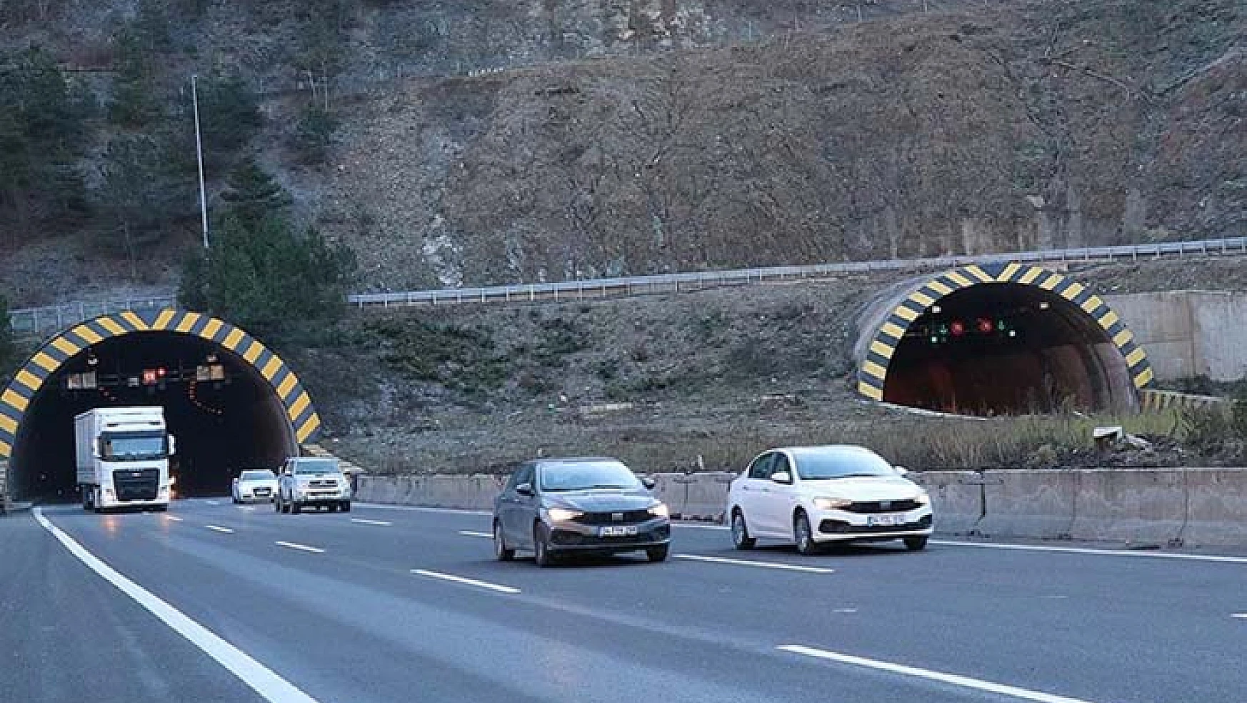 Bolu Dağı Tüneli'nden geçen yıl 12,3 milyon araç geçti