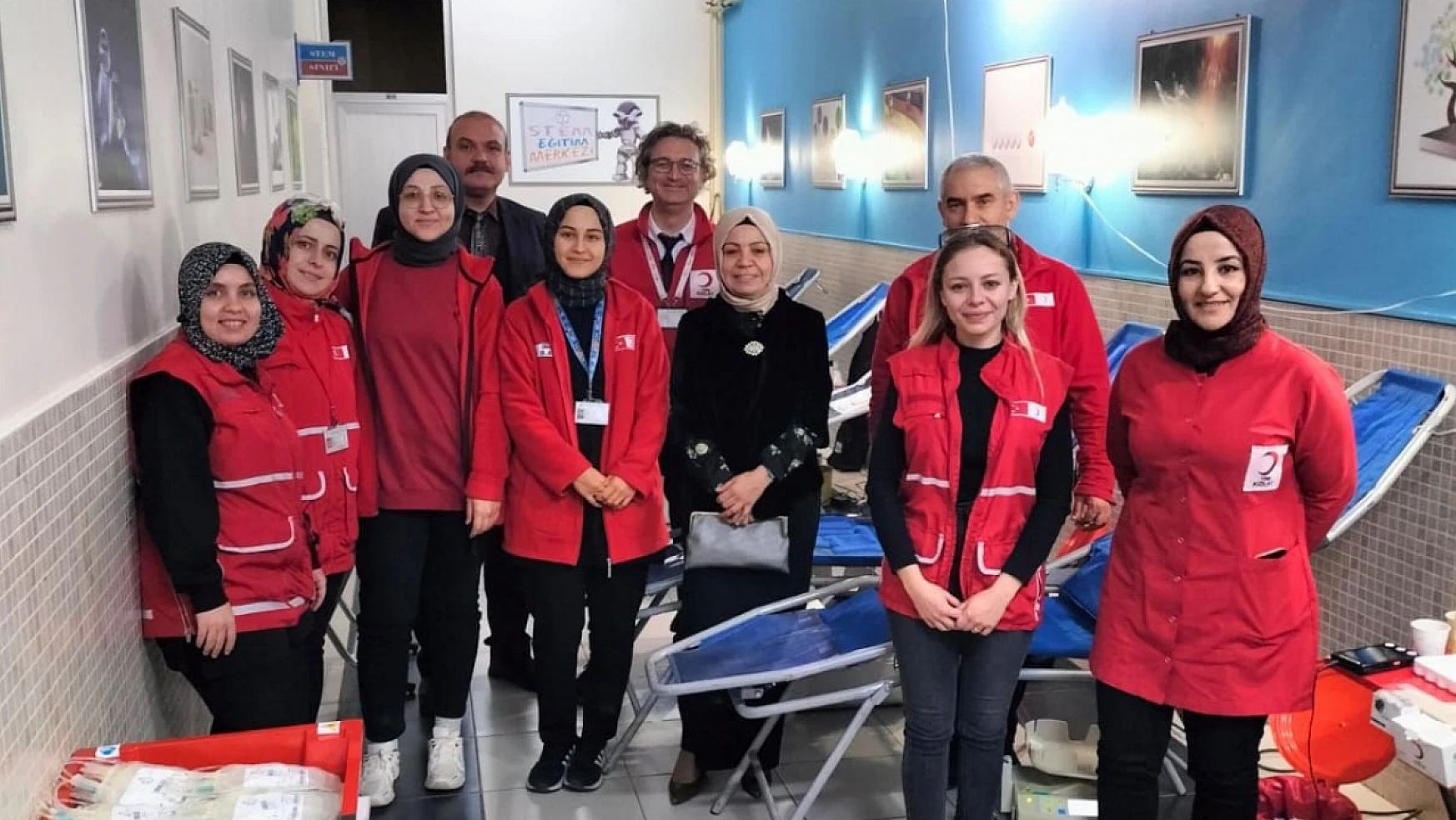 Cahit Zarifoğlu İlkokulu öğretmen ve velilerinden kan bağışı