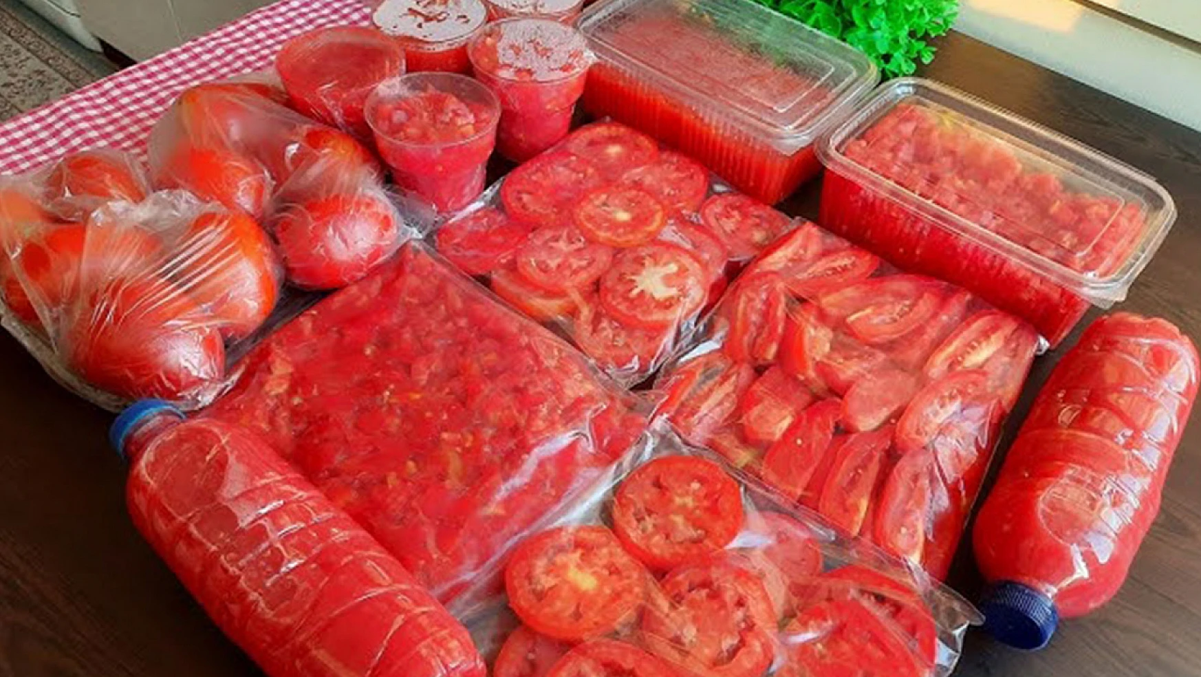 Çiğ domates nasıl saklanır? Yıllarca yanlış yapmışız hep. Hem ömrü uzuyor hem lezzeti artıyor
