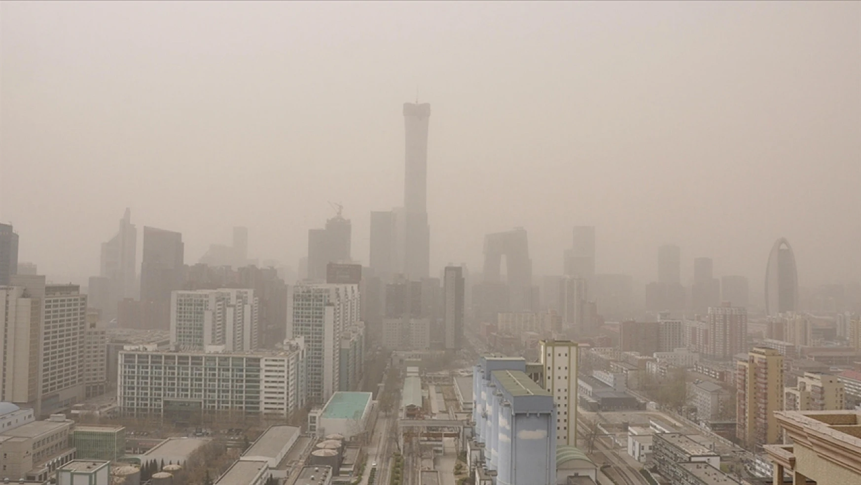 Çin'de kum fırtınası alarmı