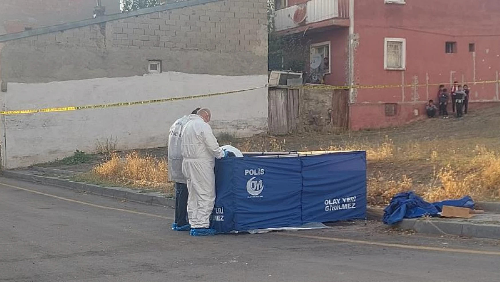 Çöp konteynerinde bebek cesedi! Polis bölgede geniş güvenlik önlemi aldı!