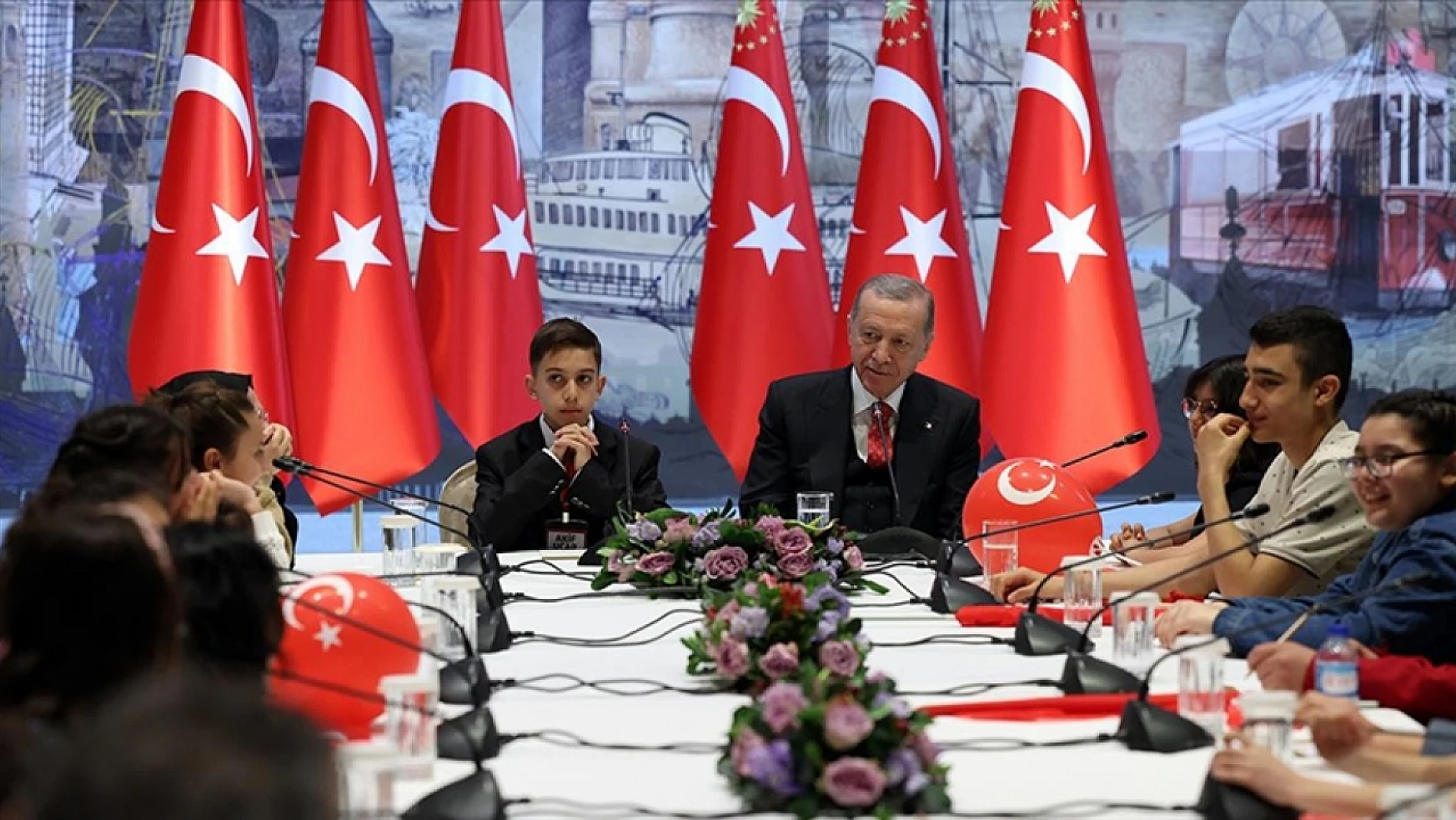 Cumhurbaşkanı Erdoğan özel misafirleri ağırladı