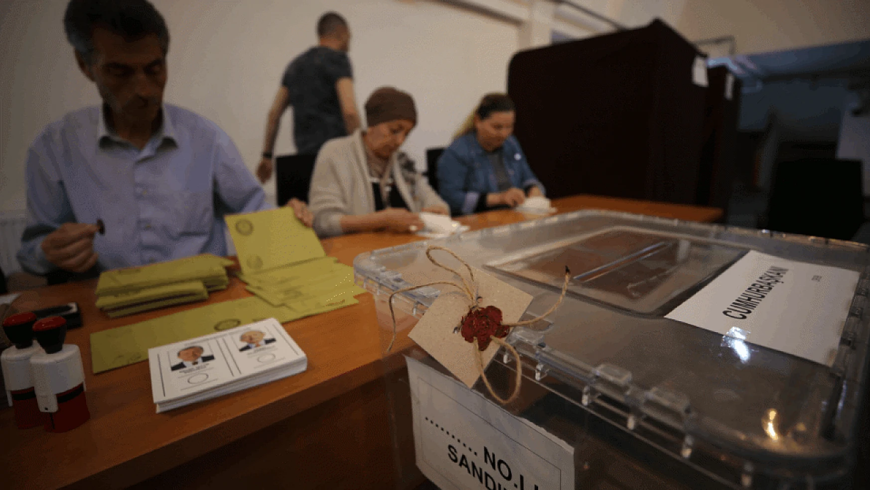 Cumhurbaşkanlığı Seçimi 2. turu için Almanya'da oy verme işlemi başladı
