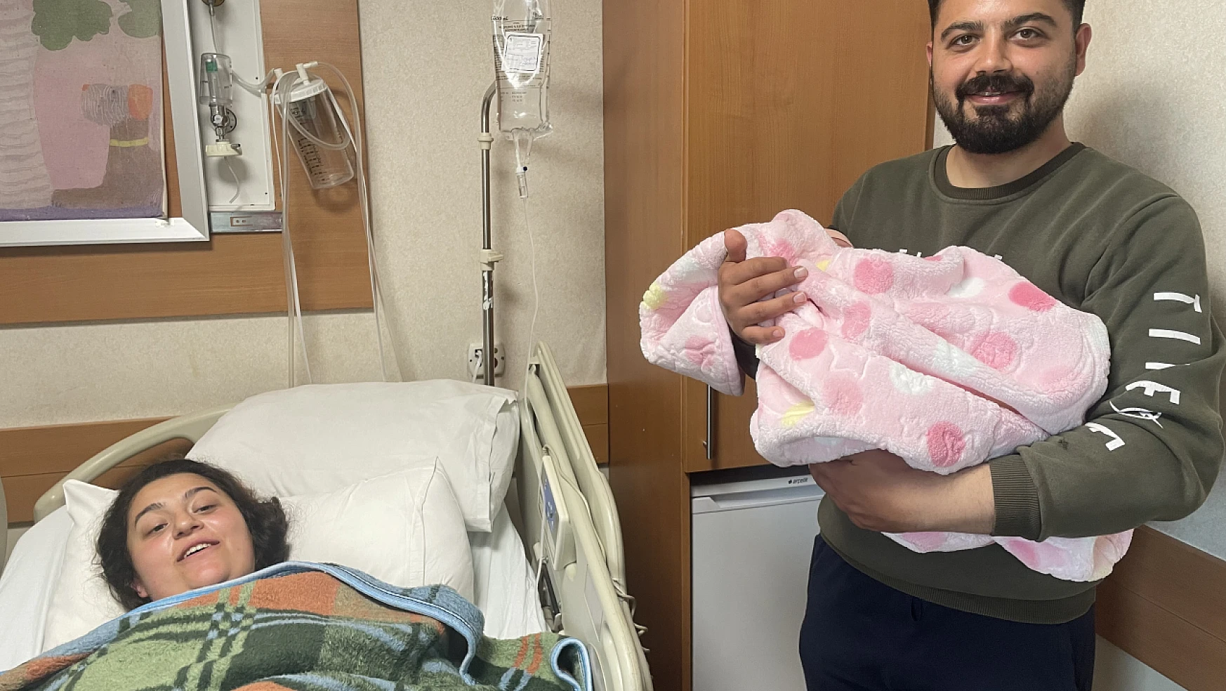 Depremlerde ayakta kalan hastanede 76 bebek doğdu