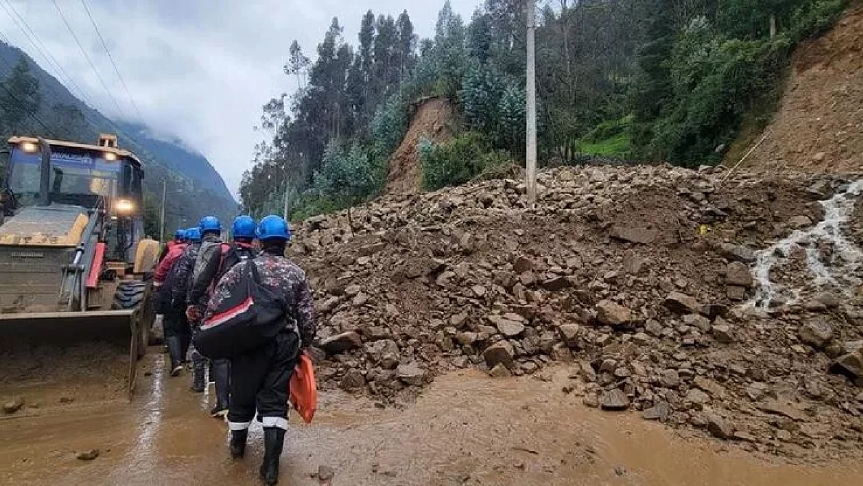 Ekvador'da toprak kayması: 16 ölü