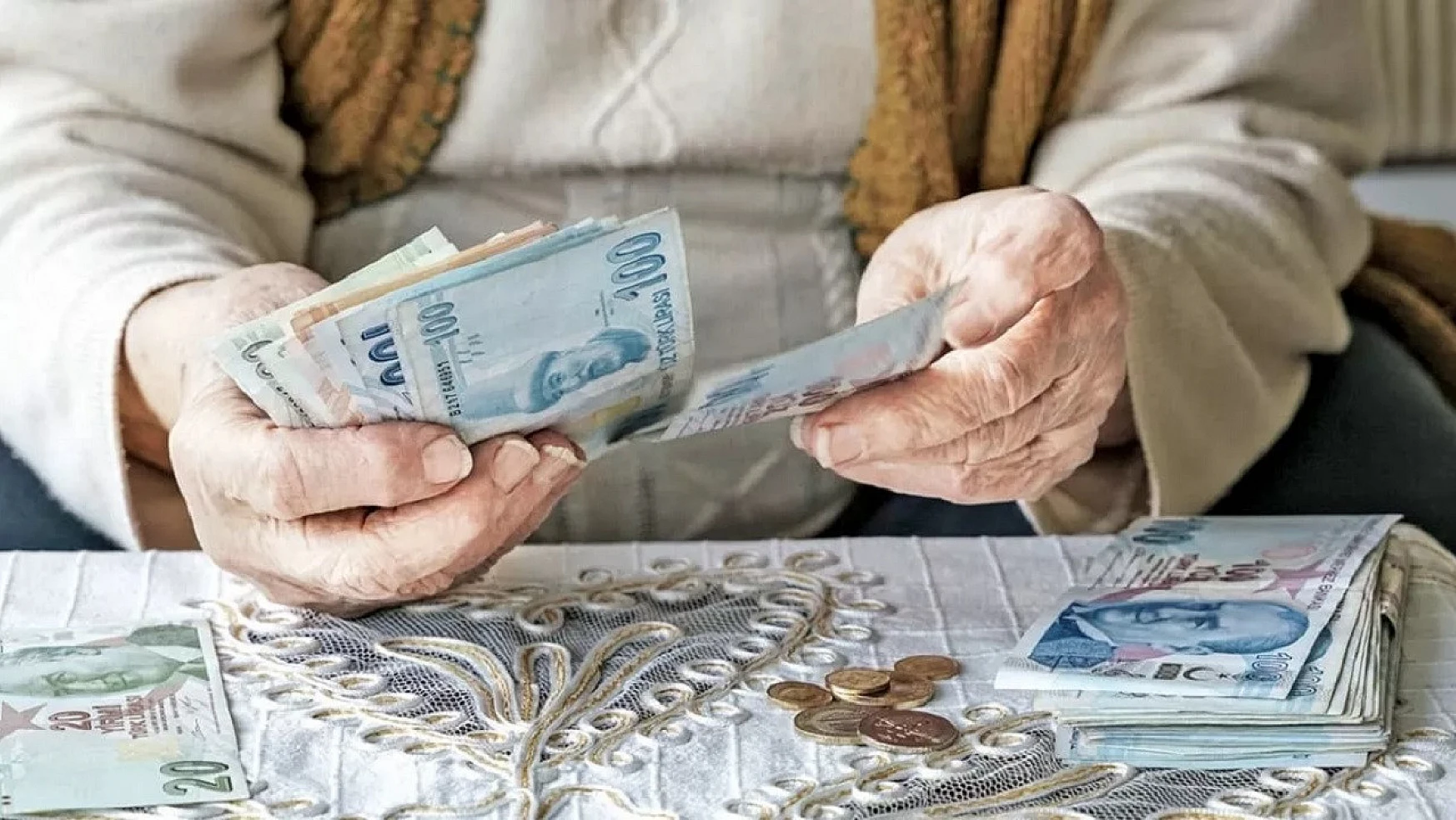 Emekliler dikkat: Bunu yapandan SGK maaşları faiziyle geri talep edecek!