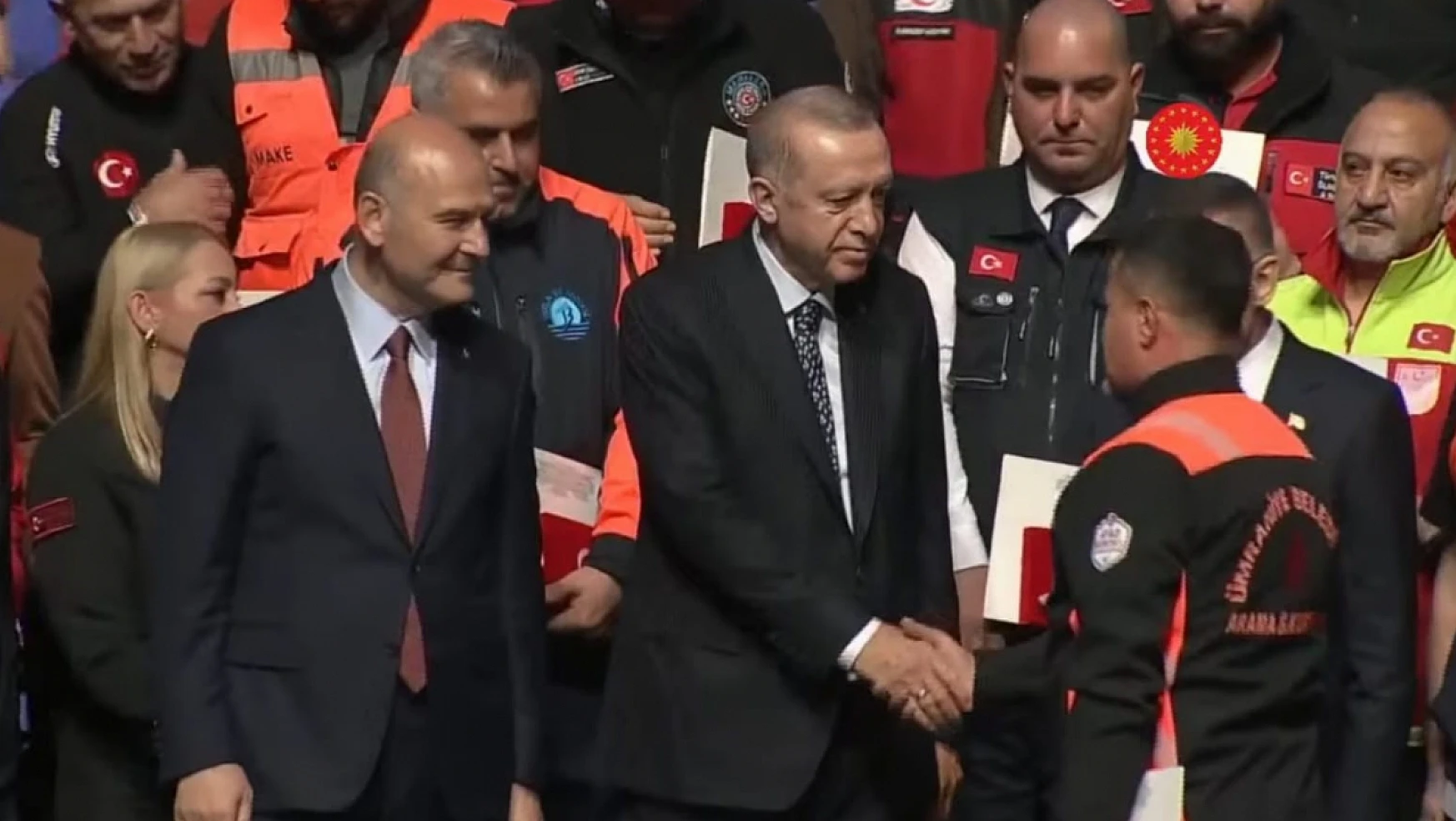 Erdoğan'dan o ekibe devlet üstün fedakarlık madalyası