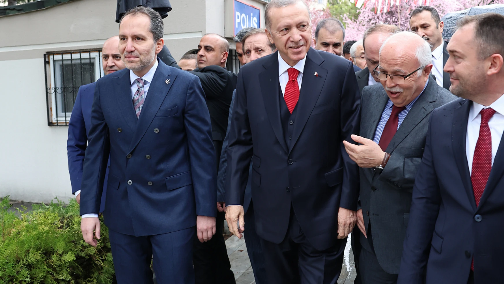 Erdoğan, Erbakan'ı ziyaret etti
