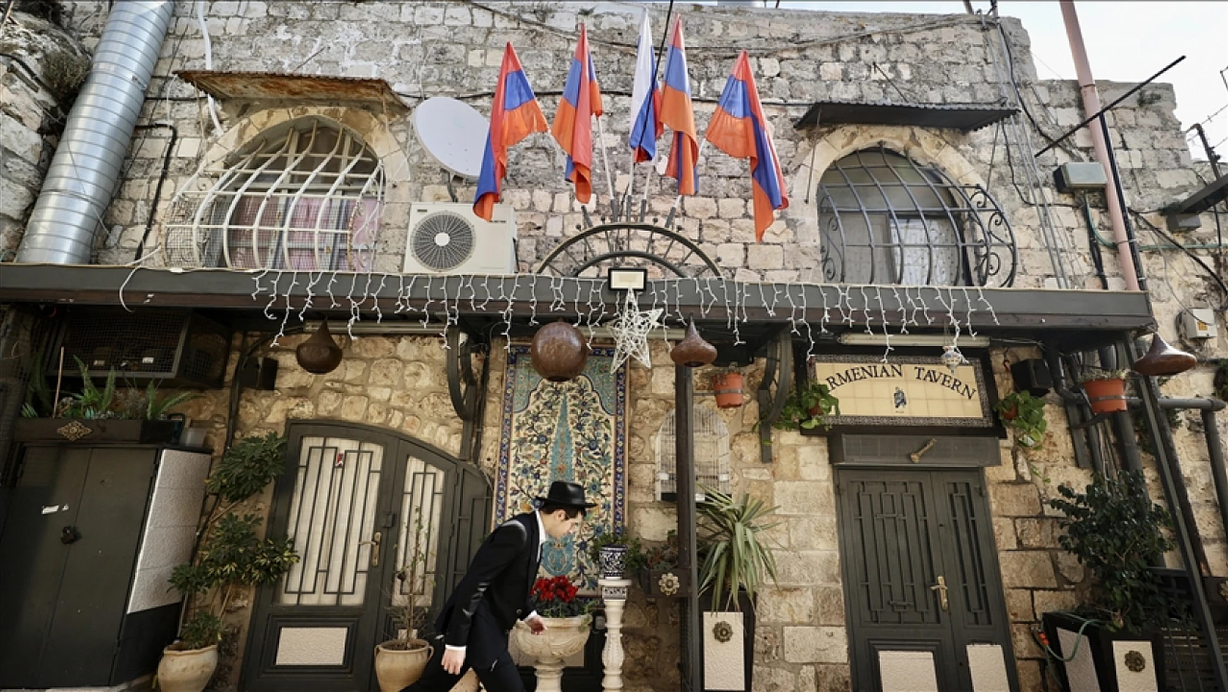 Fanatik Yahudi yerleşimciler, Ermeni Patrikhanesine saldırdı