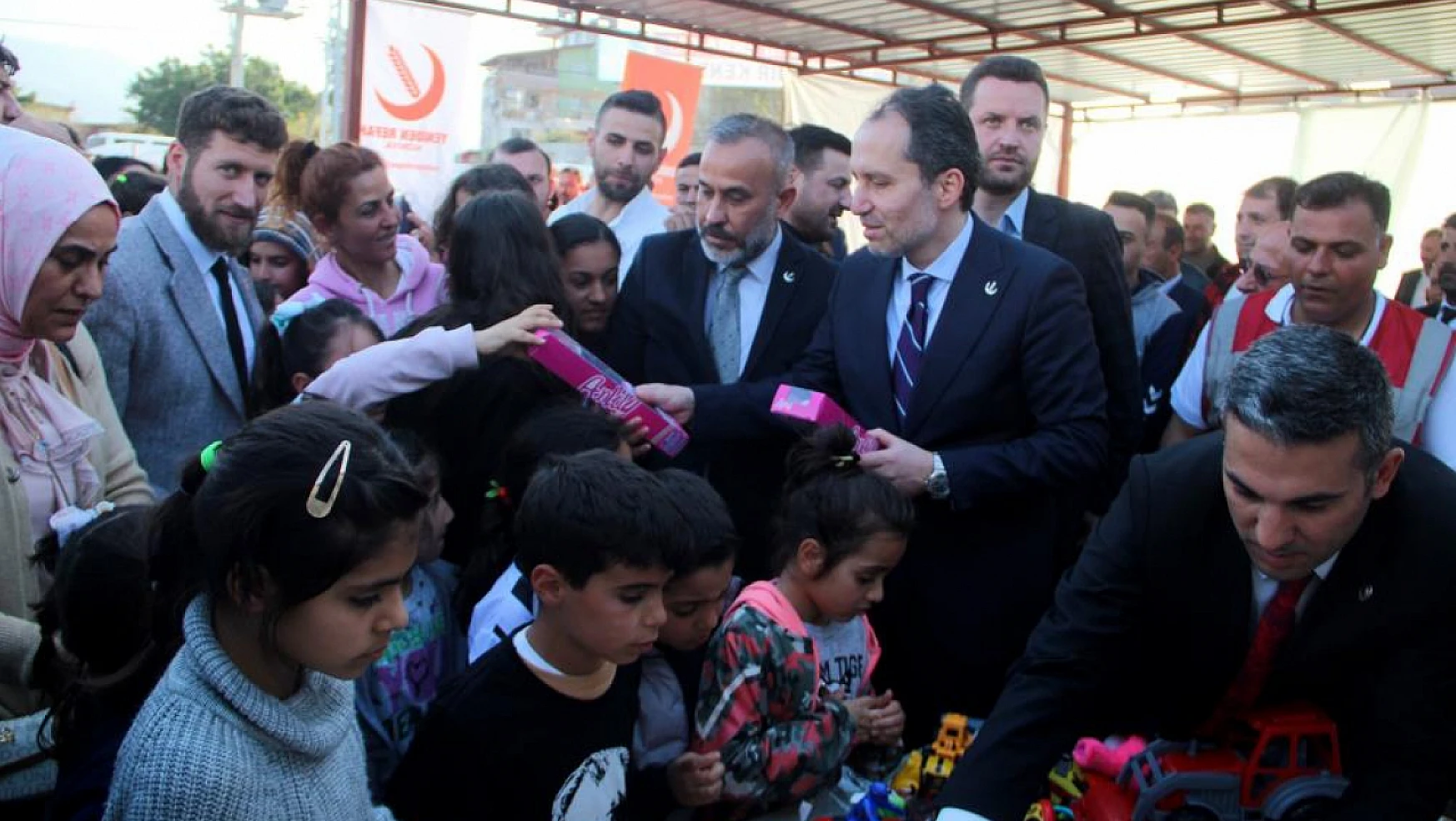 Fatih Erbakan, Hatay'da depremzedelerle bir araya geldi