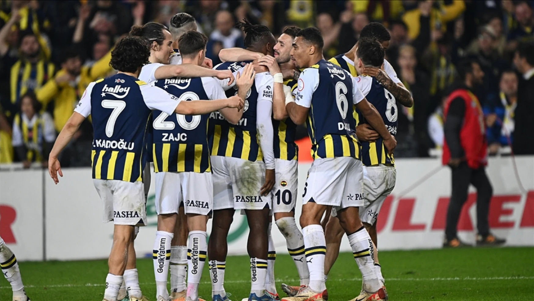 Fenerbahçe geriye düştüğü maçta kazanmasını bildi!
