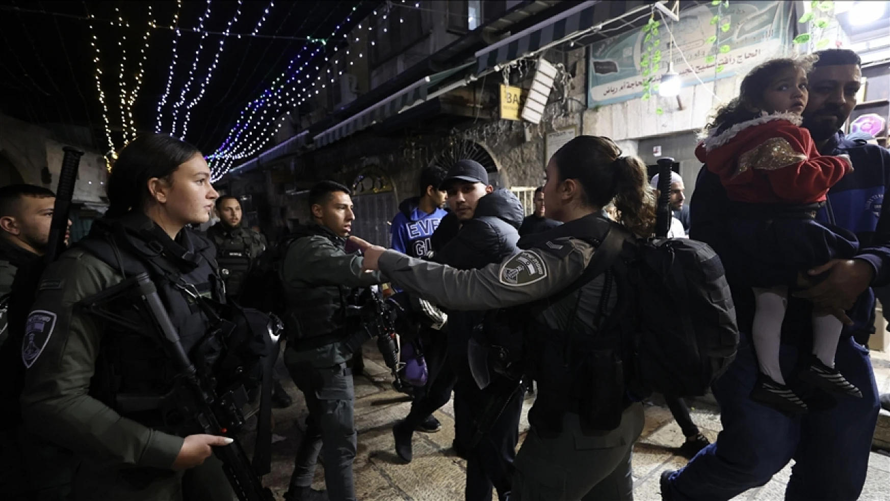 Filistinlilerin Mescid-i Aksa'ya girişi engellendi