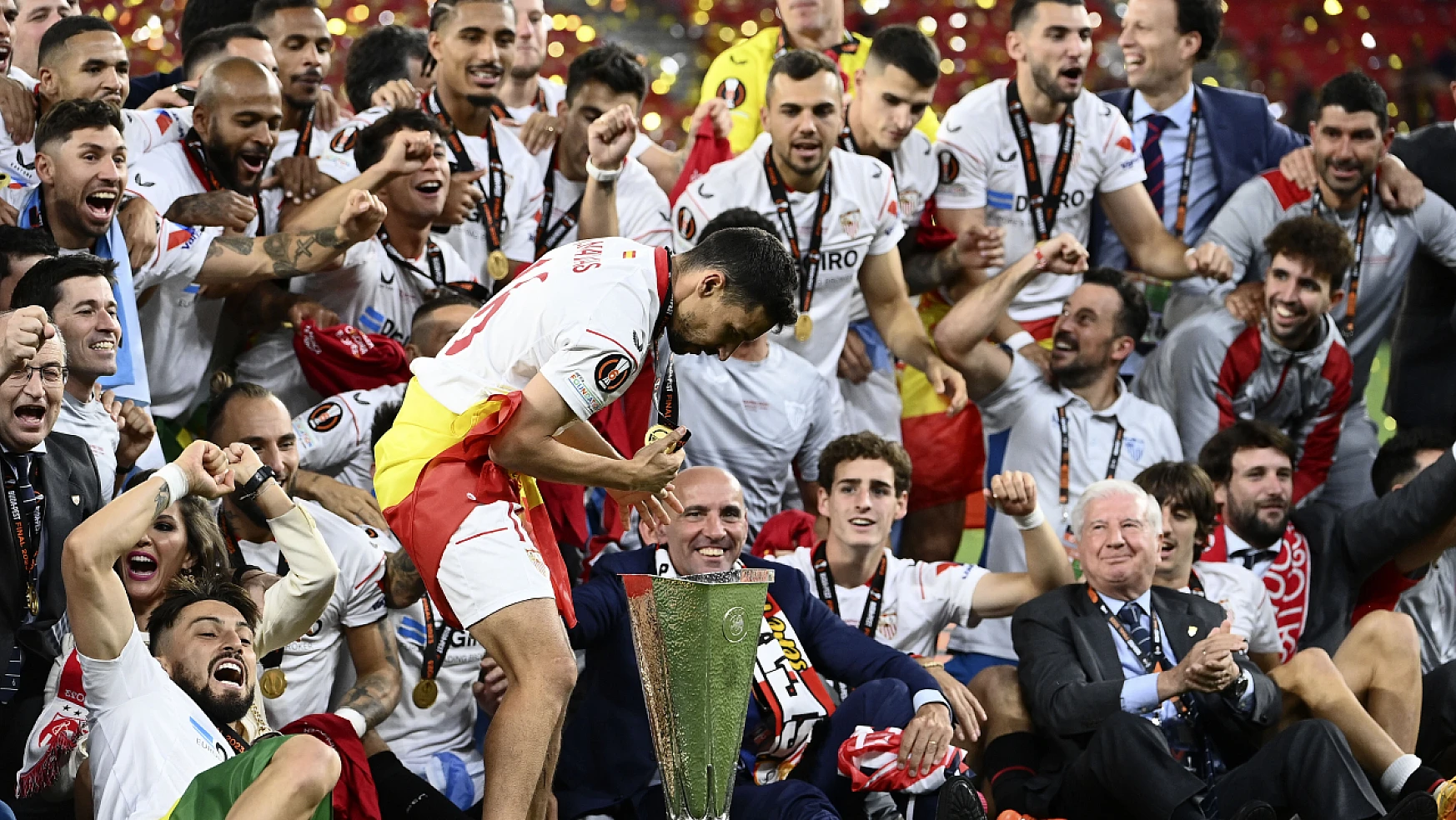 Finallerin takımı Sevilla, Morinho'yu devirdi
