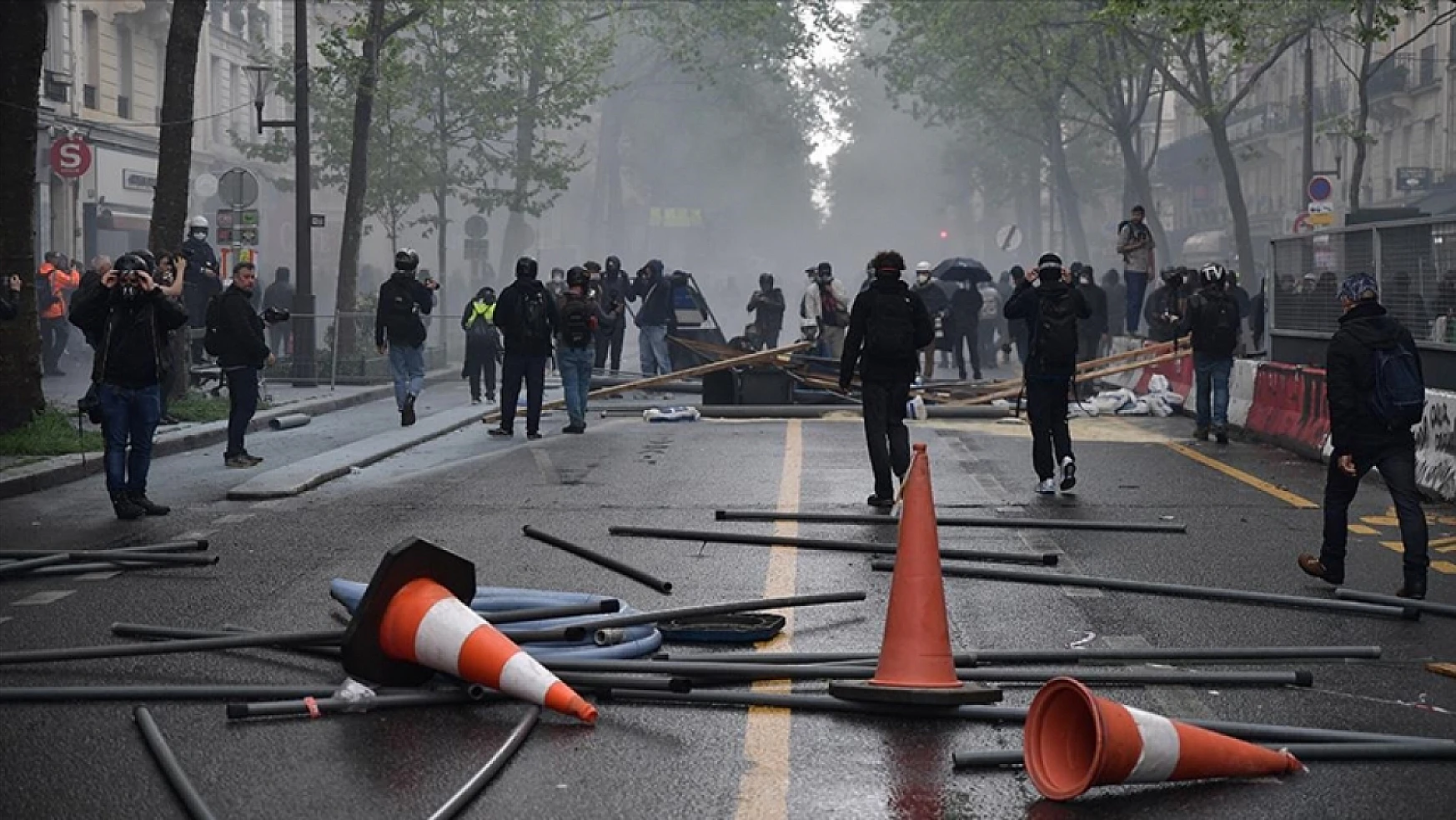 Fransa'da 1 Mayıs gösterilerinde çok sayıda kişi yaralandı