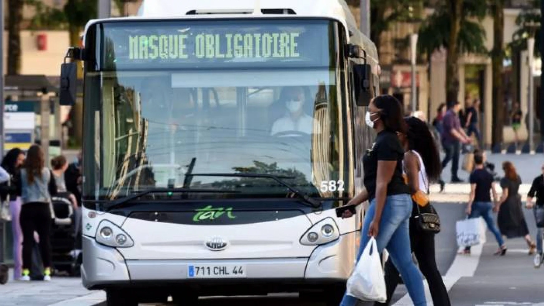 Fransa'da otobüs şoförleri greve gitti: Ulaşım aksadı