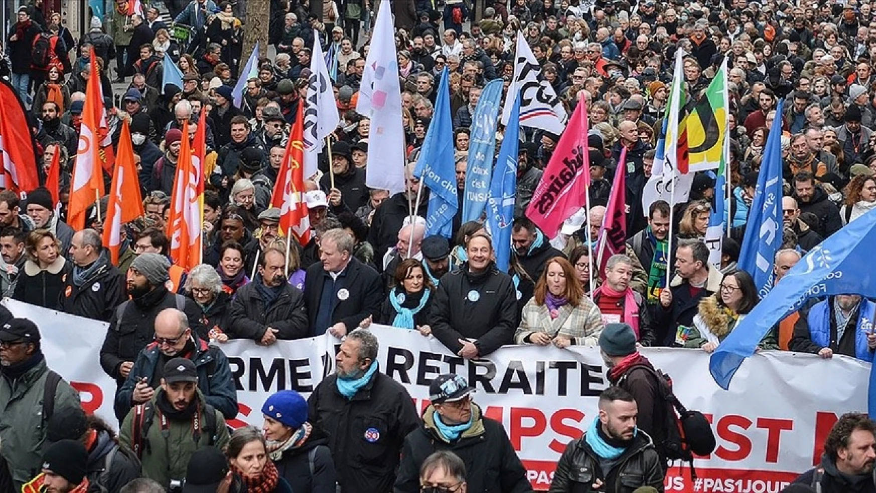 Fransa'da ülke çapında protestolar düzenleniyor