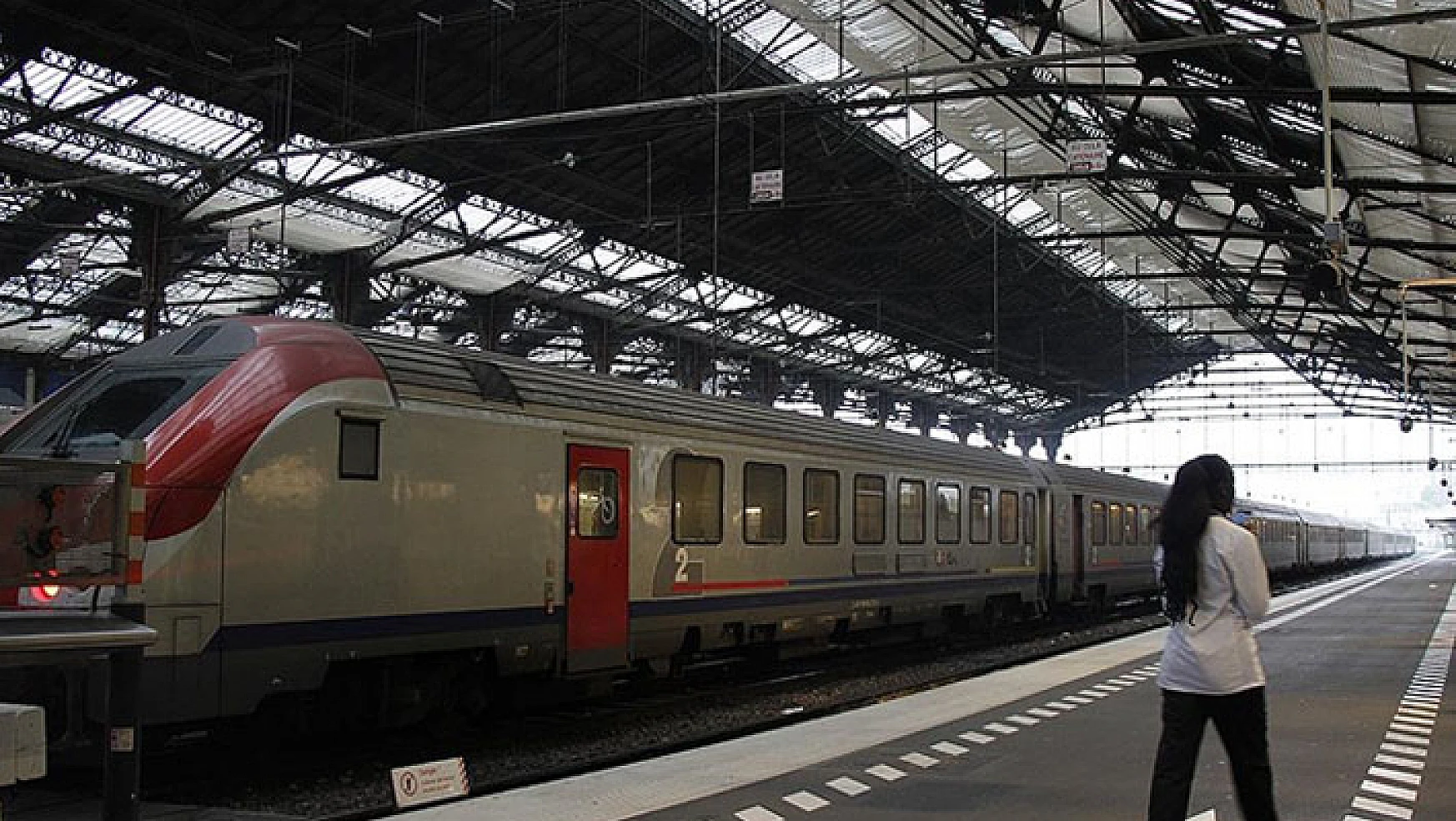 Fransa'da grev, tren ulaşımını aksattı