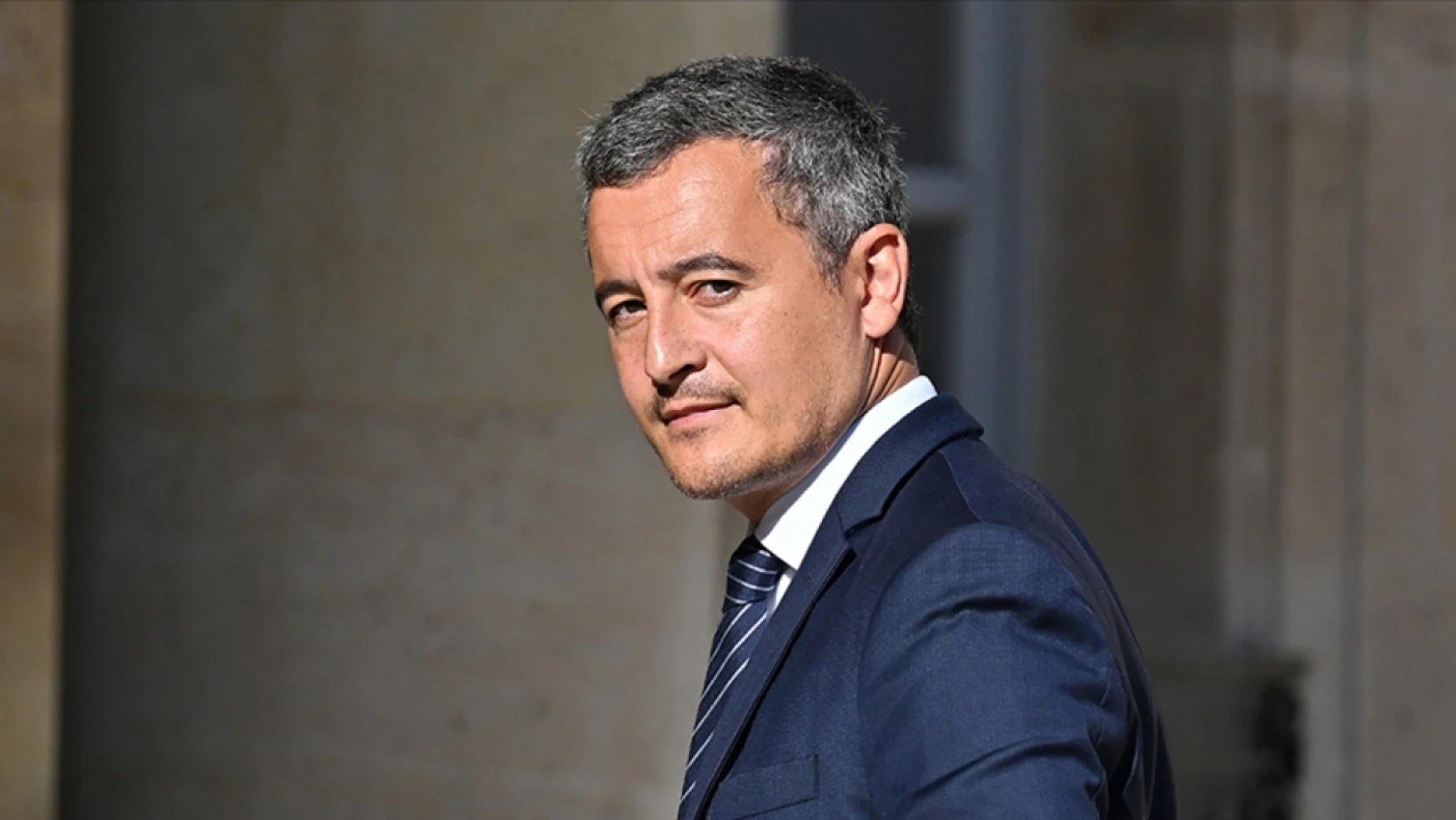 Fransız İçişleri Bakanı'ndan baskı