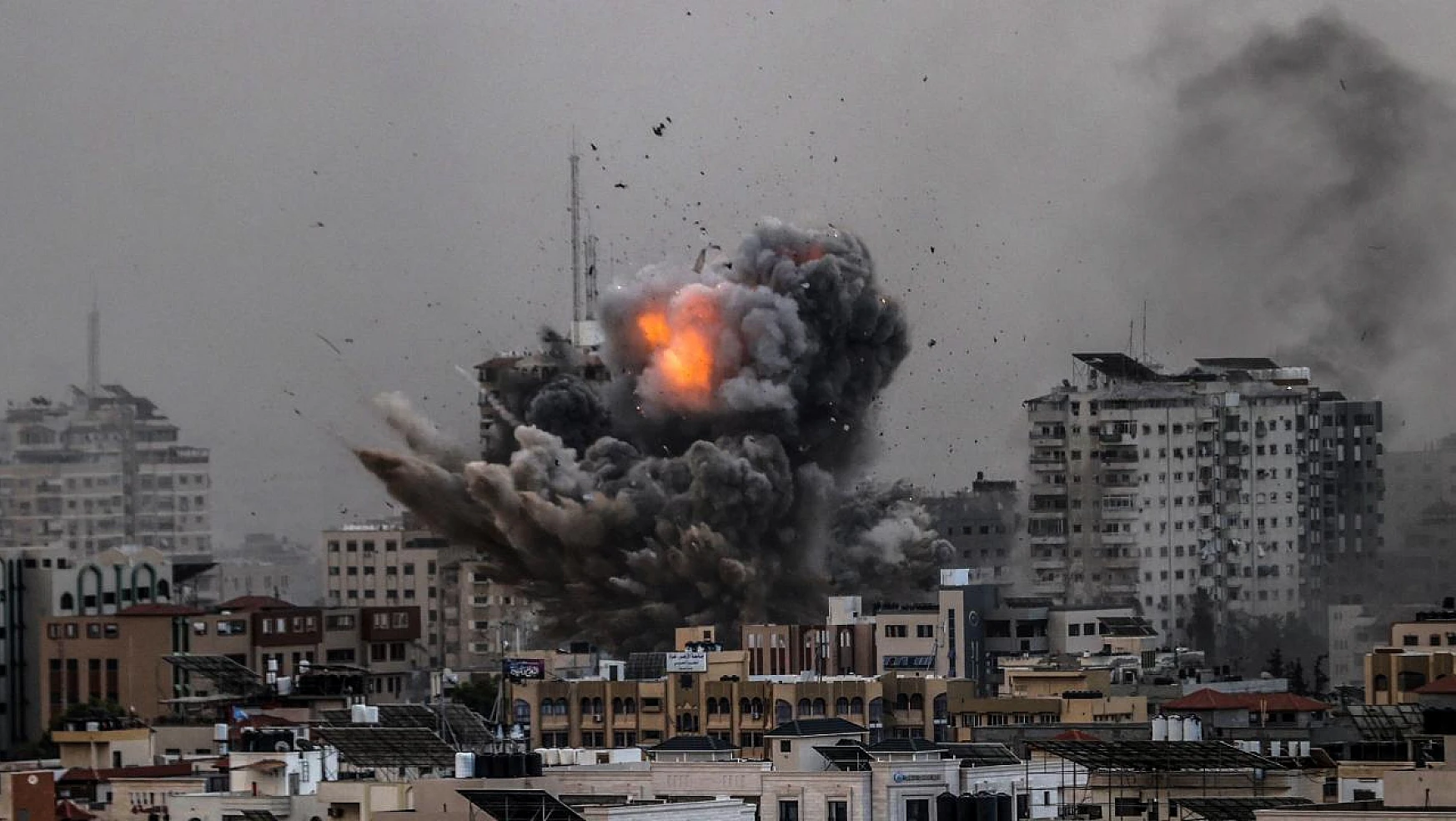 Gazze'de akan kan durmuyor! Can kaybı 34 bin 49 oldu