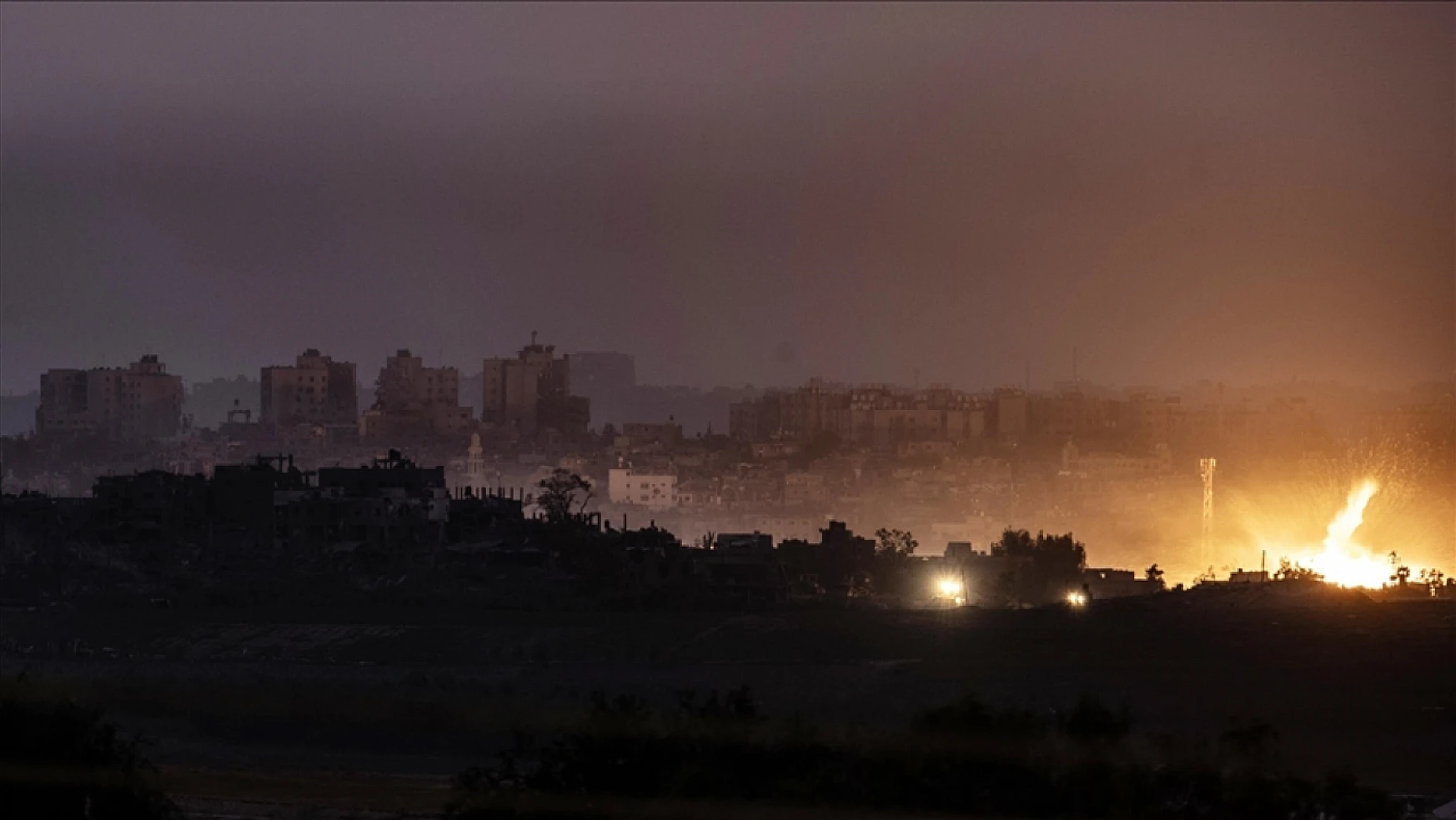 Gazze'de İsrail bombardımanı: Han Yunus'ta hayatını kaybedenlerin cenazeleri toprağa verilmek üzere hazırlanıyor