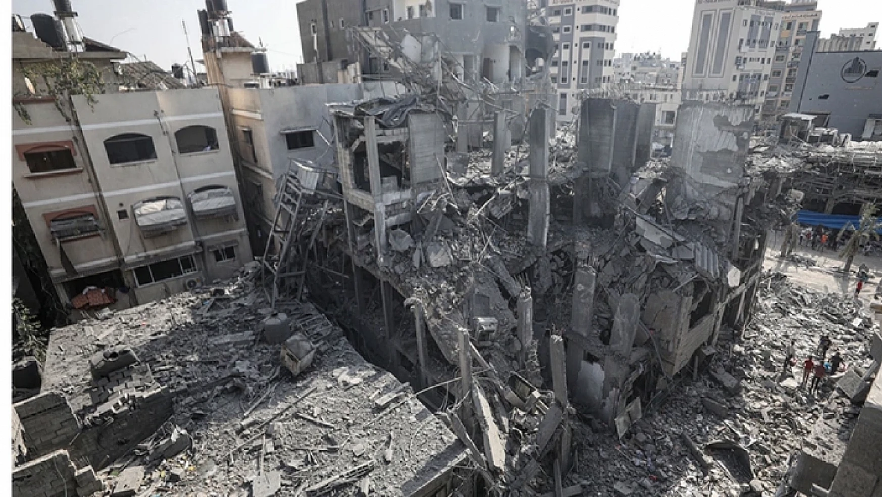 Gazze Şeridi'nde devam eden İsrail saldırıları nakit krizine yol açtı