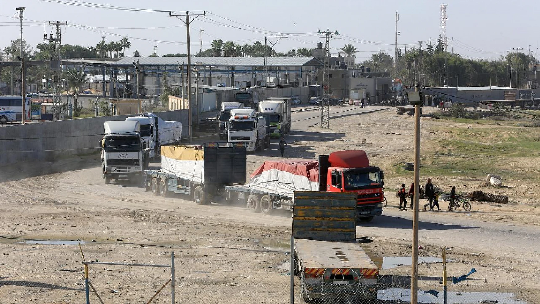 Gazze'ye üçüncü kez insani yardım konvoyu ulaştı