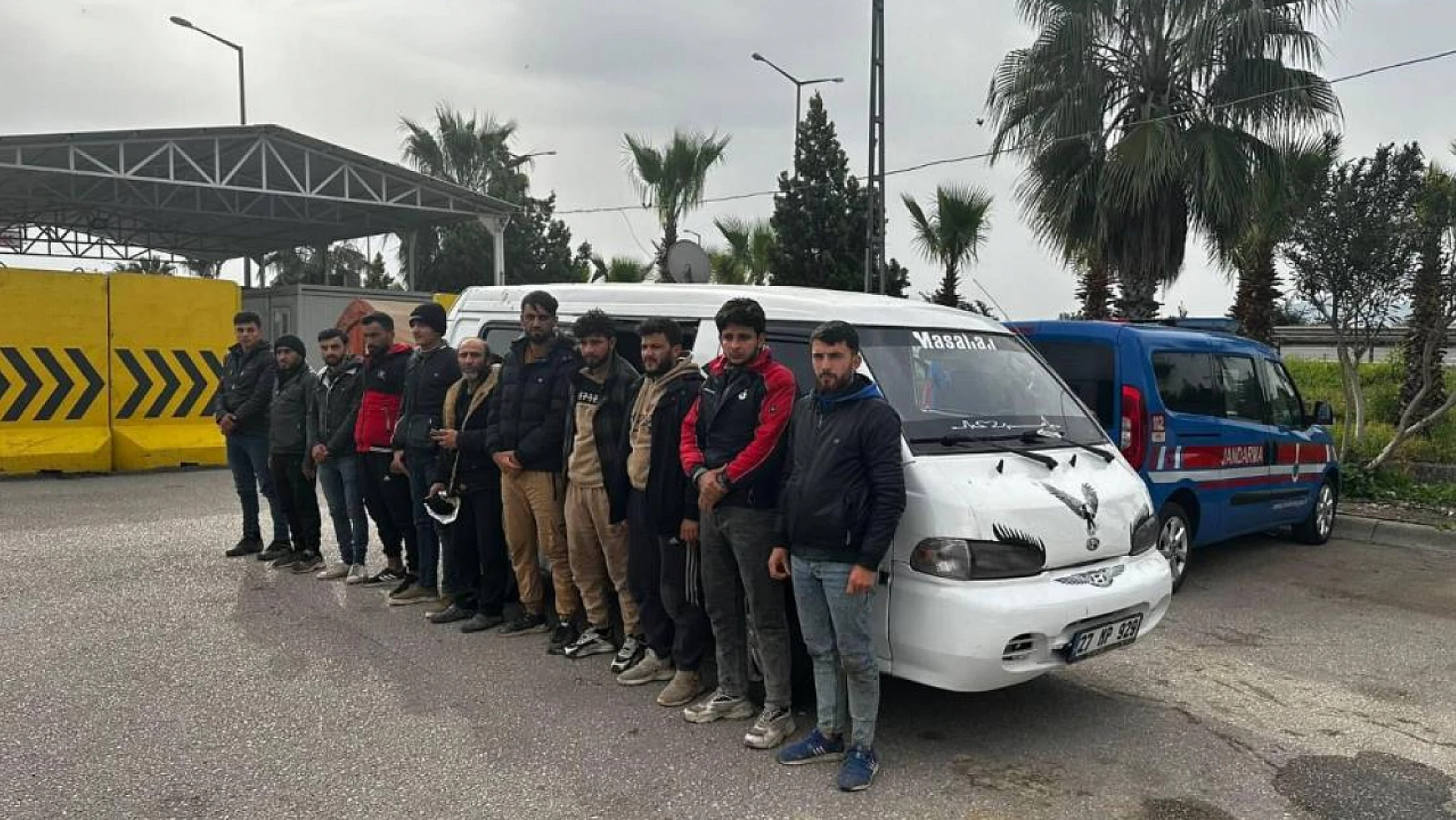 Göçmen kaçakçılarına yönelik düzenlenen operasyonda 2 zanlı tutuklandı