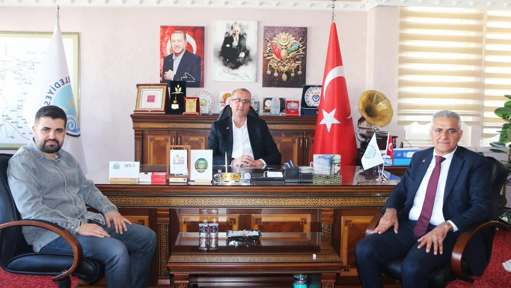 Hacı Ömer Güler, Yunak Belediye Başkanı Ali Konak'ı Makamında Ziyaret Etti