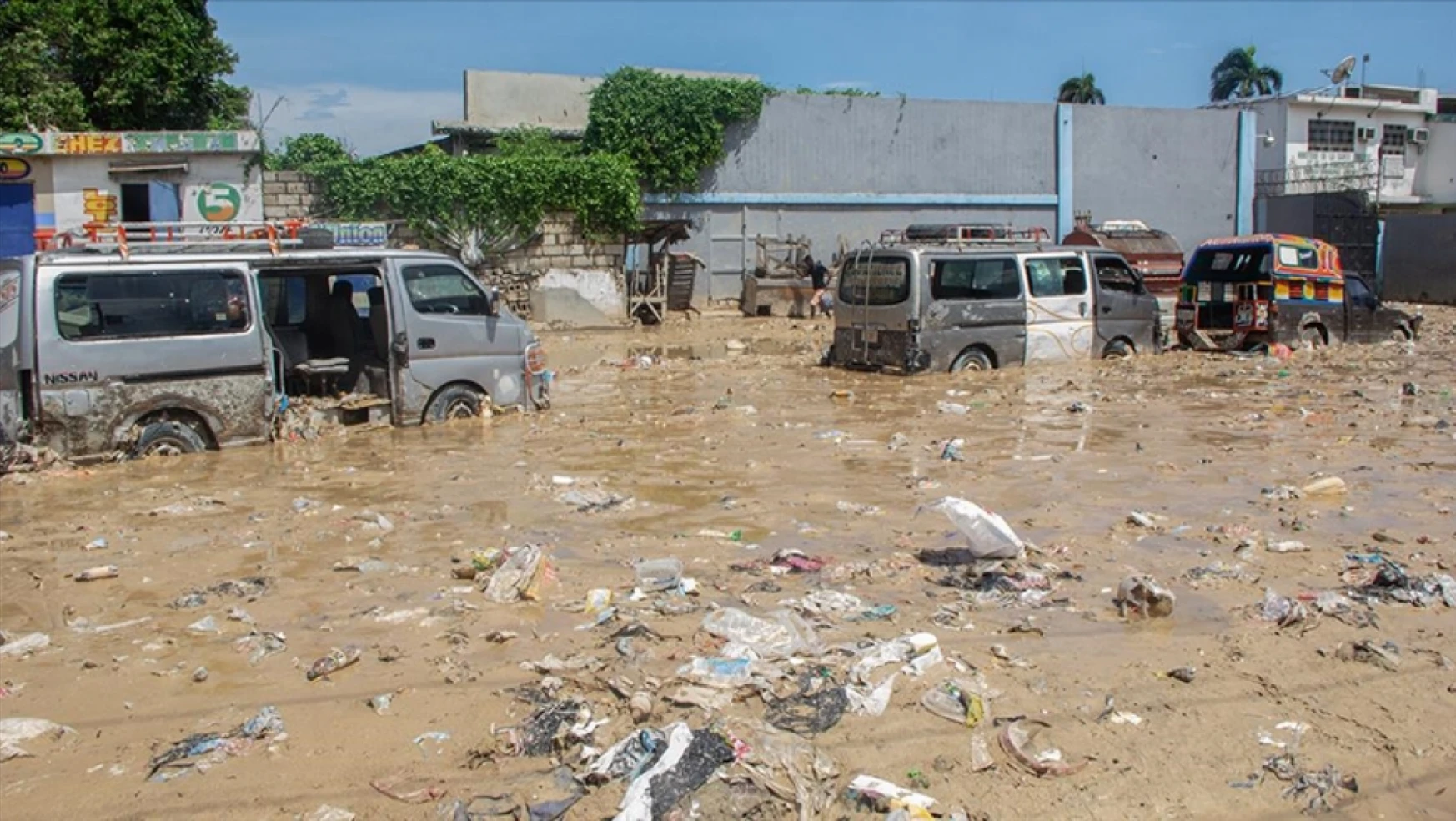 Haiti'de selde 15 kişi hayatını kaybetti