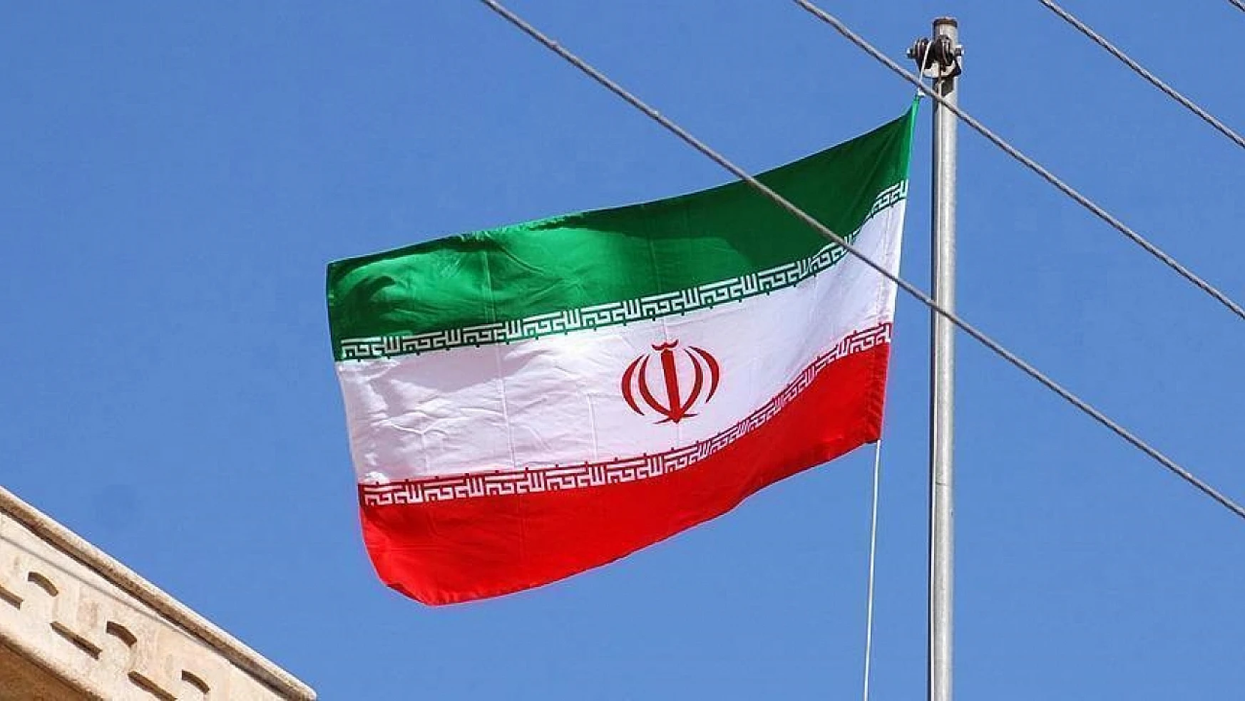 İran balistik füze üretti