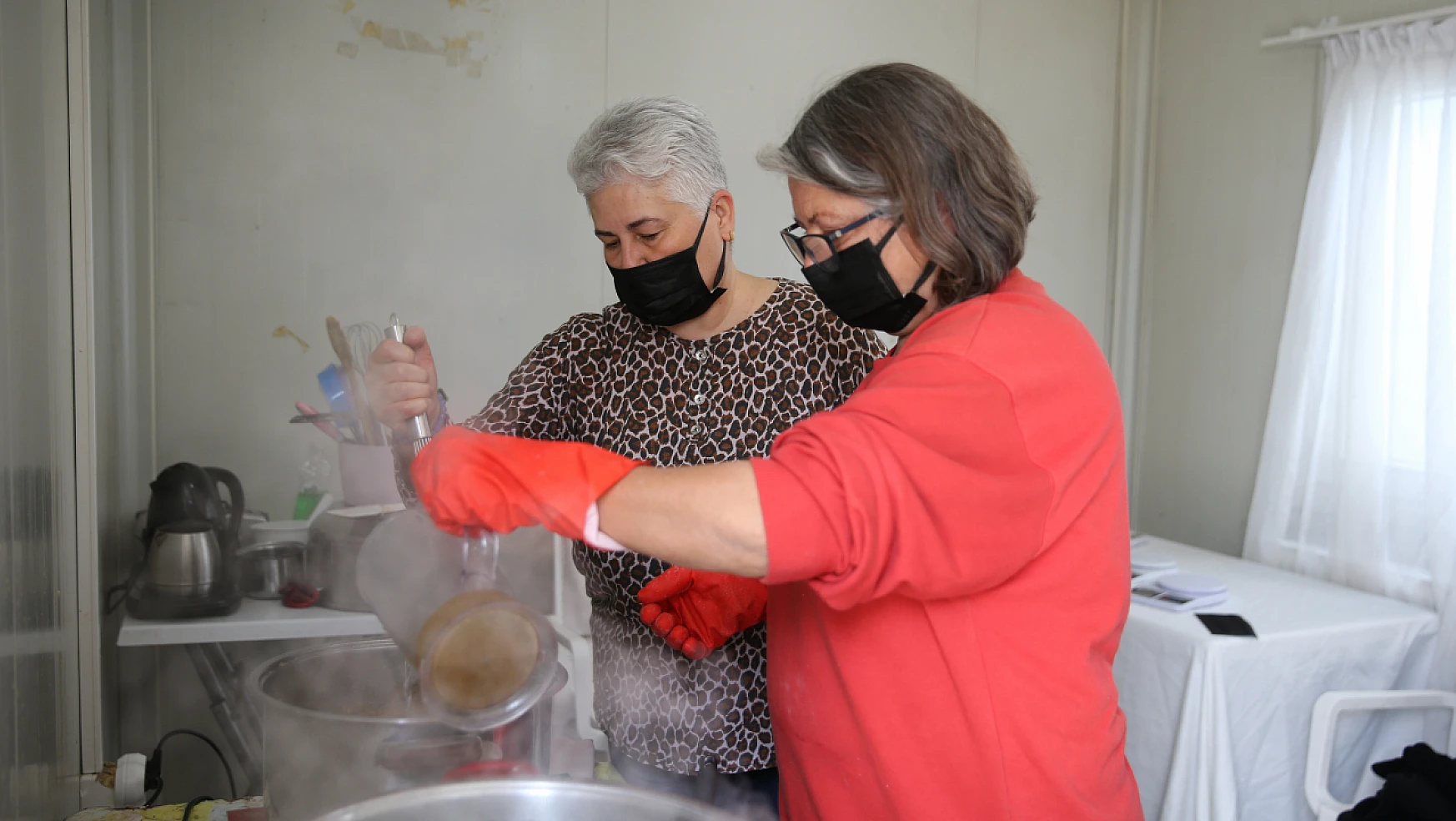 İskenderun'da kadınlar organik sabun üretimiyle geçimlerini sağlıyor