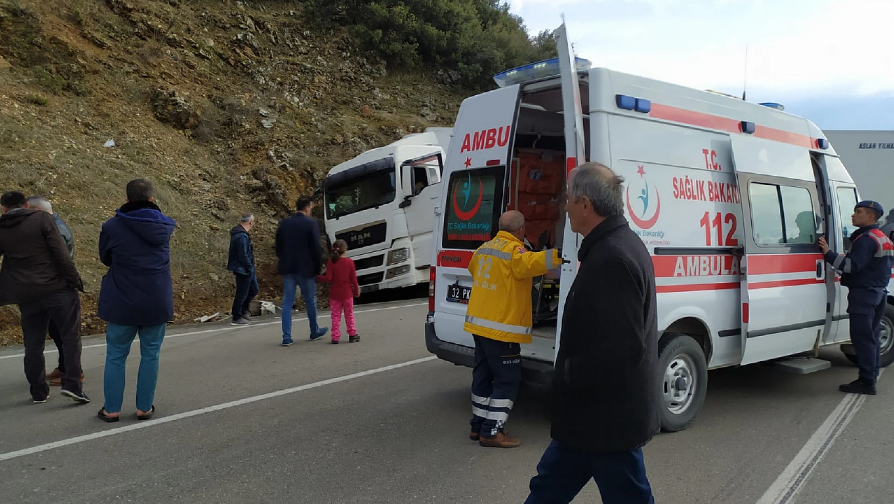 Isparta'da Meydana Gelen Minibüs Kazası: 21 Asker Yaralandı!