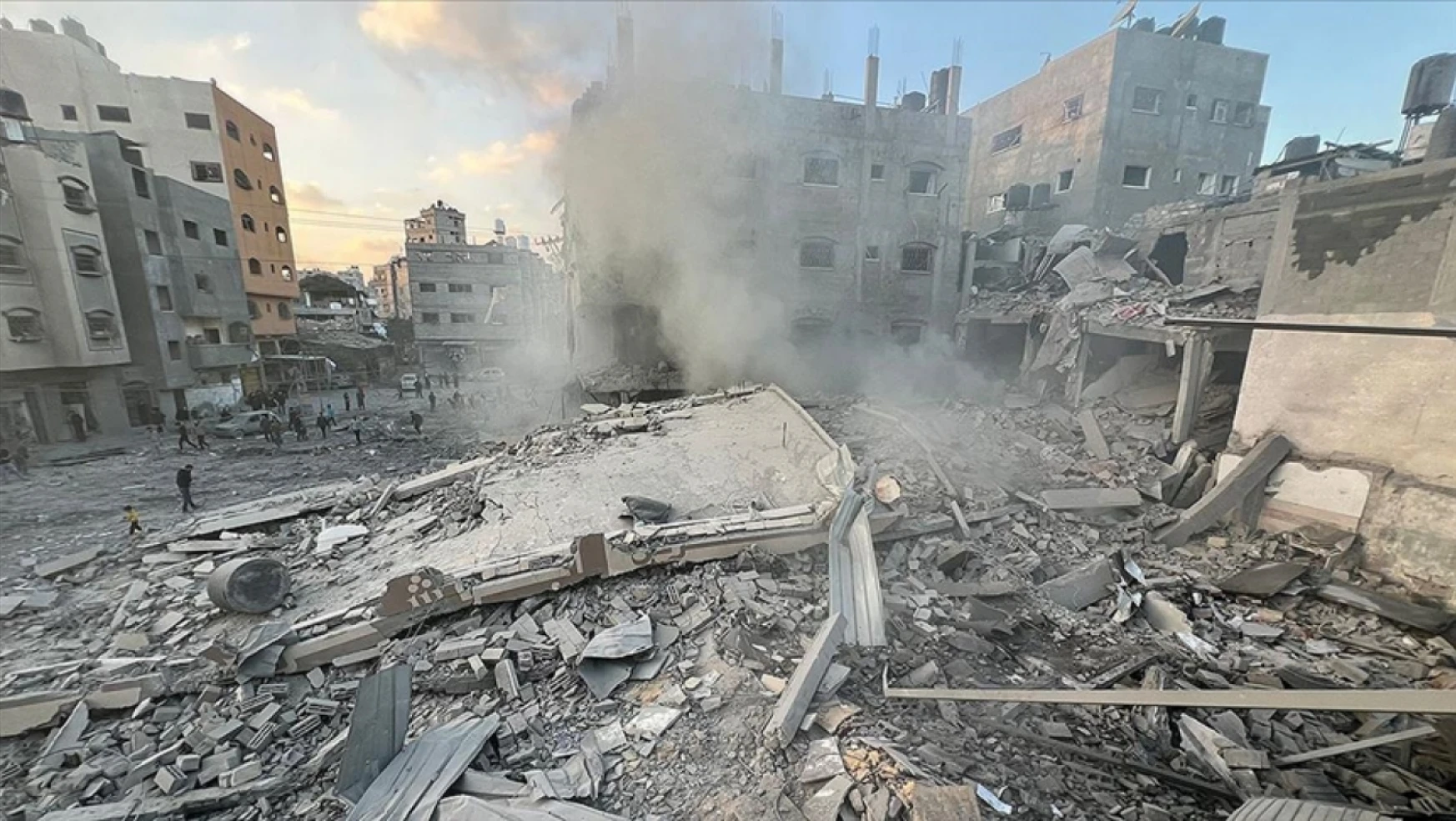 İsrail yine saldırmaya başladı: 24 saat geçmeden 400 yeri bombaladı!