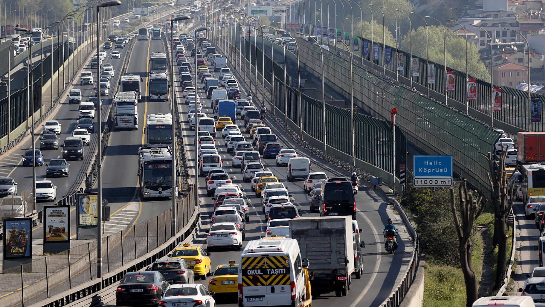 İstanbul'da bayram sonrası trafik yoğunluğu devam ediyor