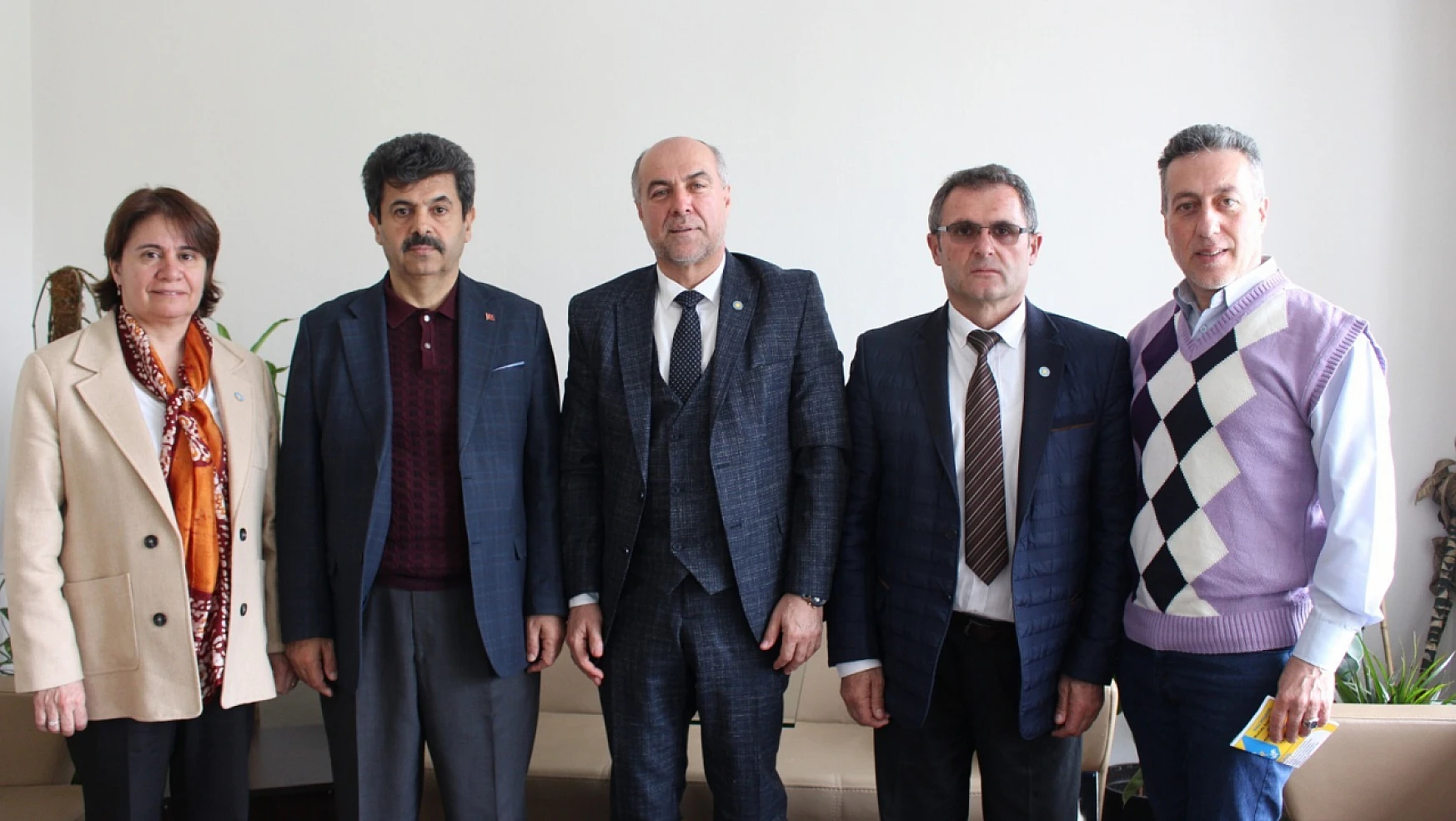 İYİ Parti aday adayları Hakimiyet Gazetesi'ni ziyareti etti