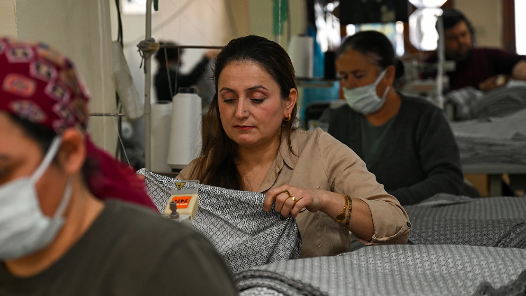 Kahramanmaraş depremlerinin ardından Hatay'da kadınlar yeniden üretime başladı