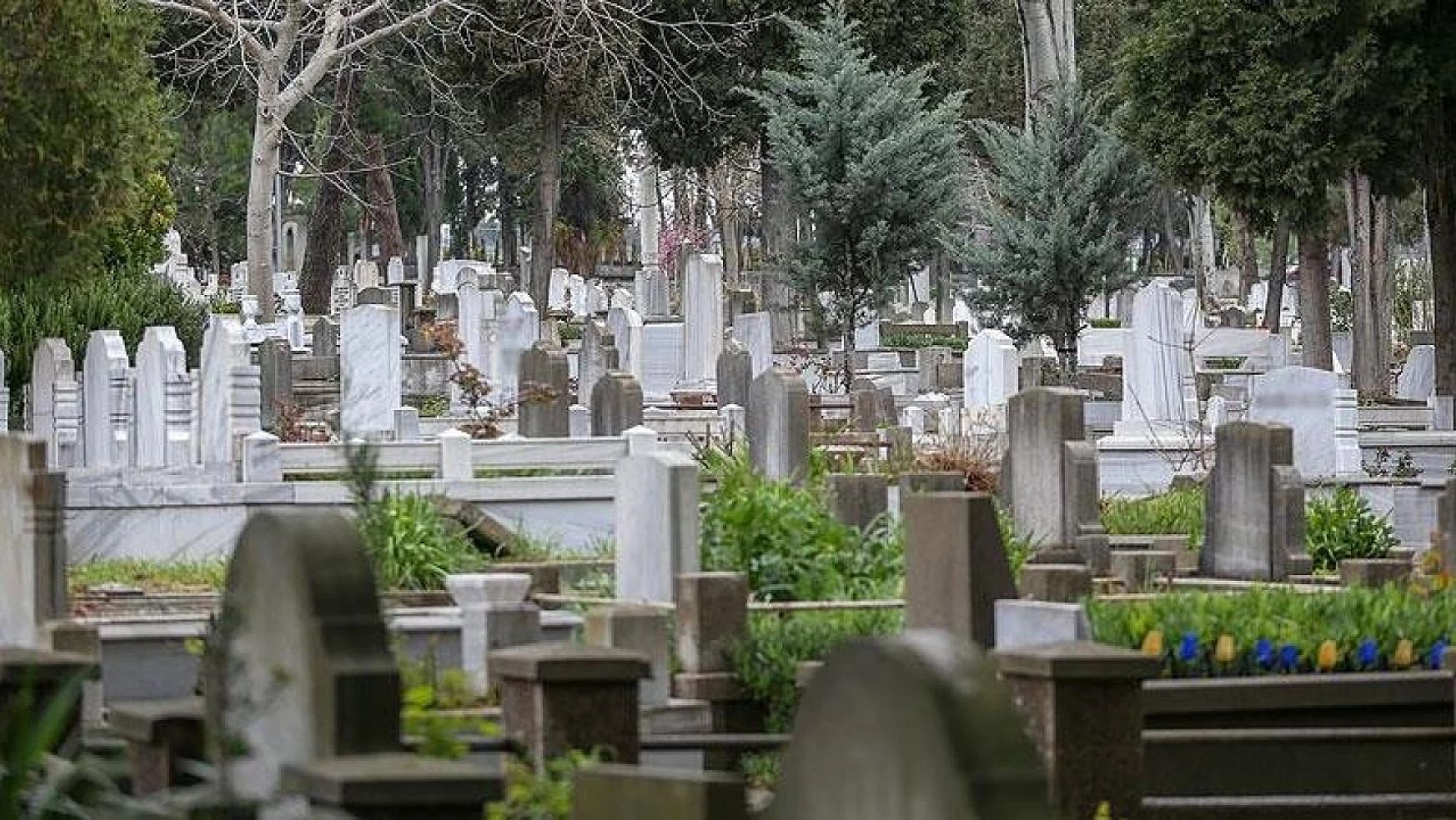 Kahramanmaraş'ta ki mezarlıklara zarar verdi