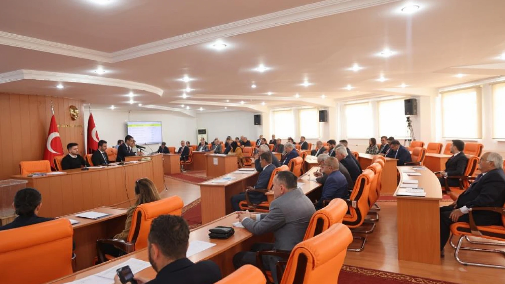 Karaman Belediyesi'nde yeni dönemin ilk meclis toplantısı yapıldı!